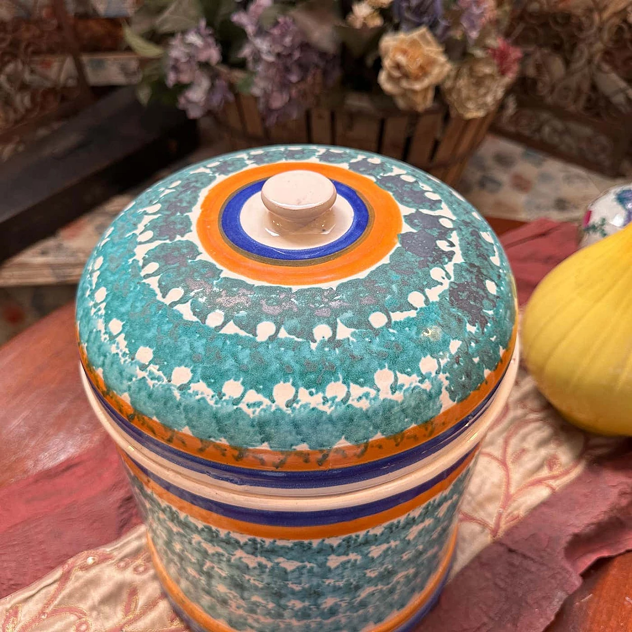 Sicilian hand-painted ceramic salt container, 1920s 4