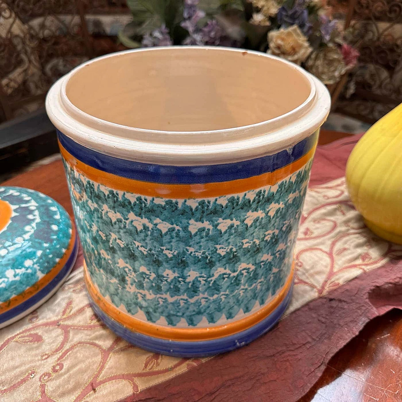 Sicilian hand-painted ceramic salt container, 1920s 7