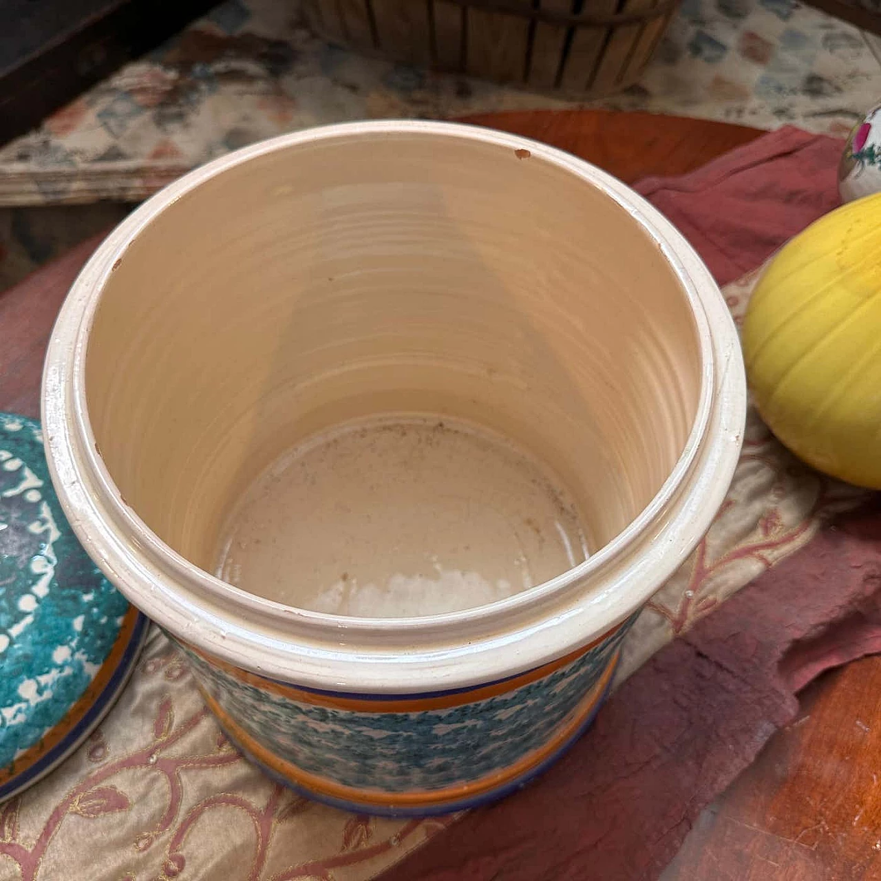 Sicilian hand-painted ceramic salt container, 1920s 8