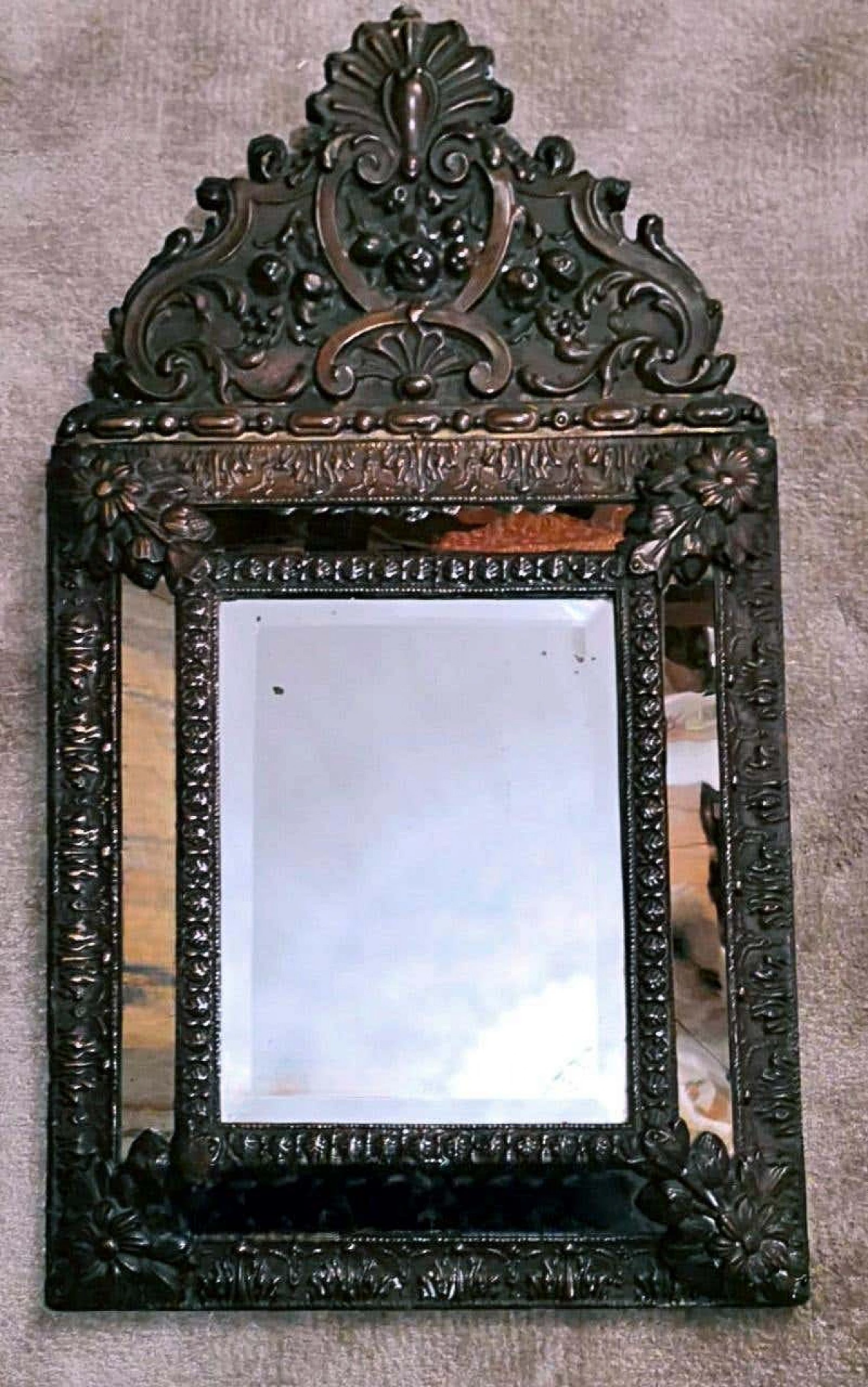 Napoleon III style wall mirror with repoussé work in burnished brass, mid-19th century 4