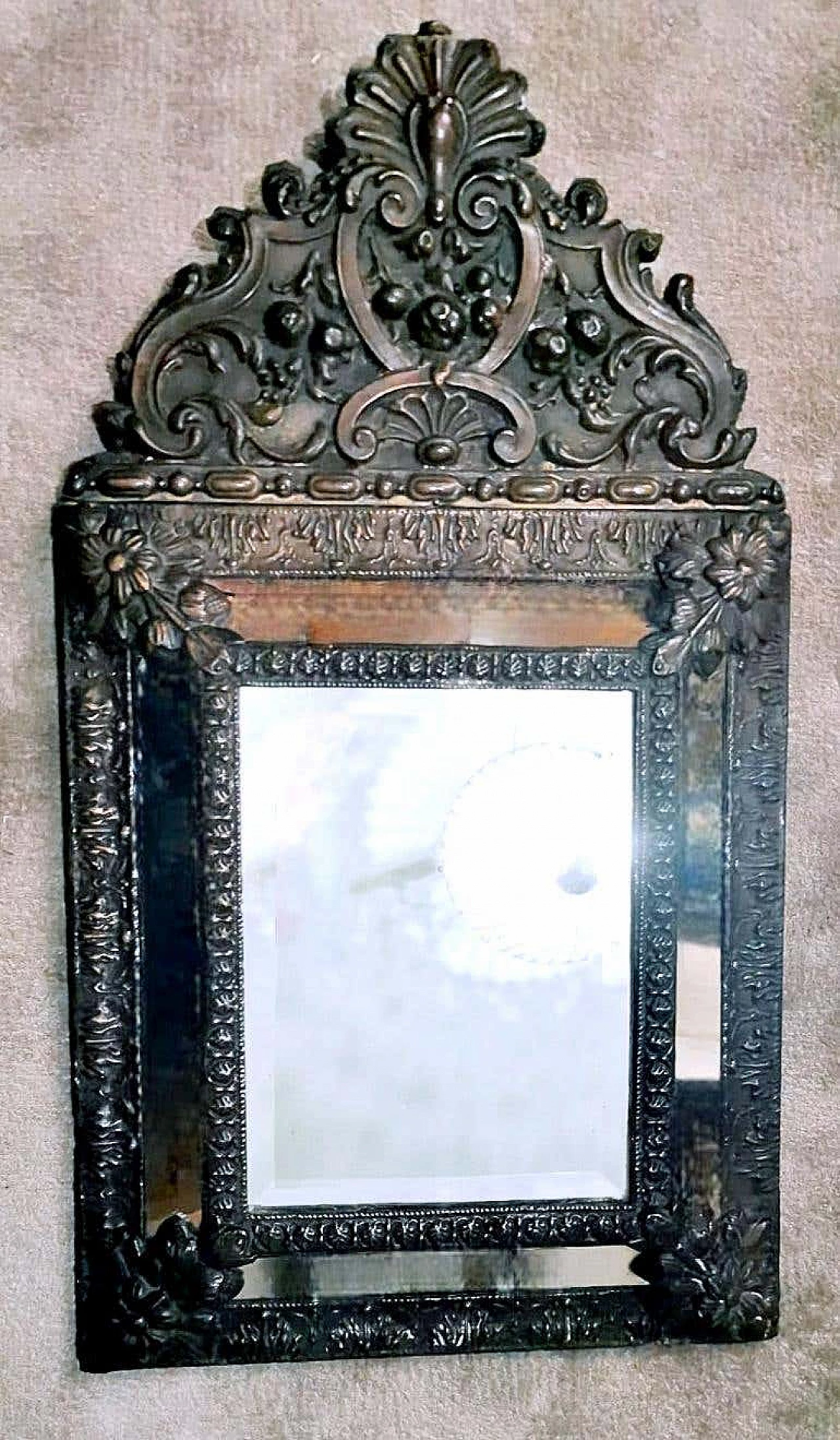 Napoleon III style wall mirror with repoussé work in burnished brass, mid-19th century 5