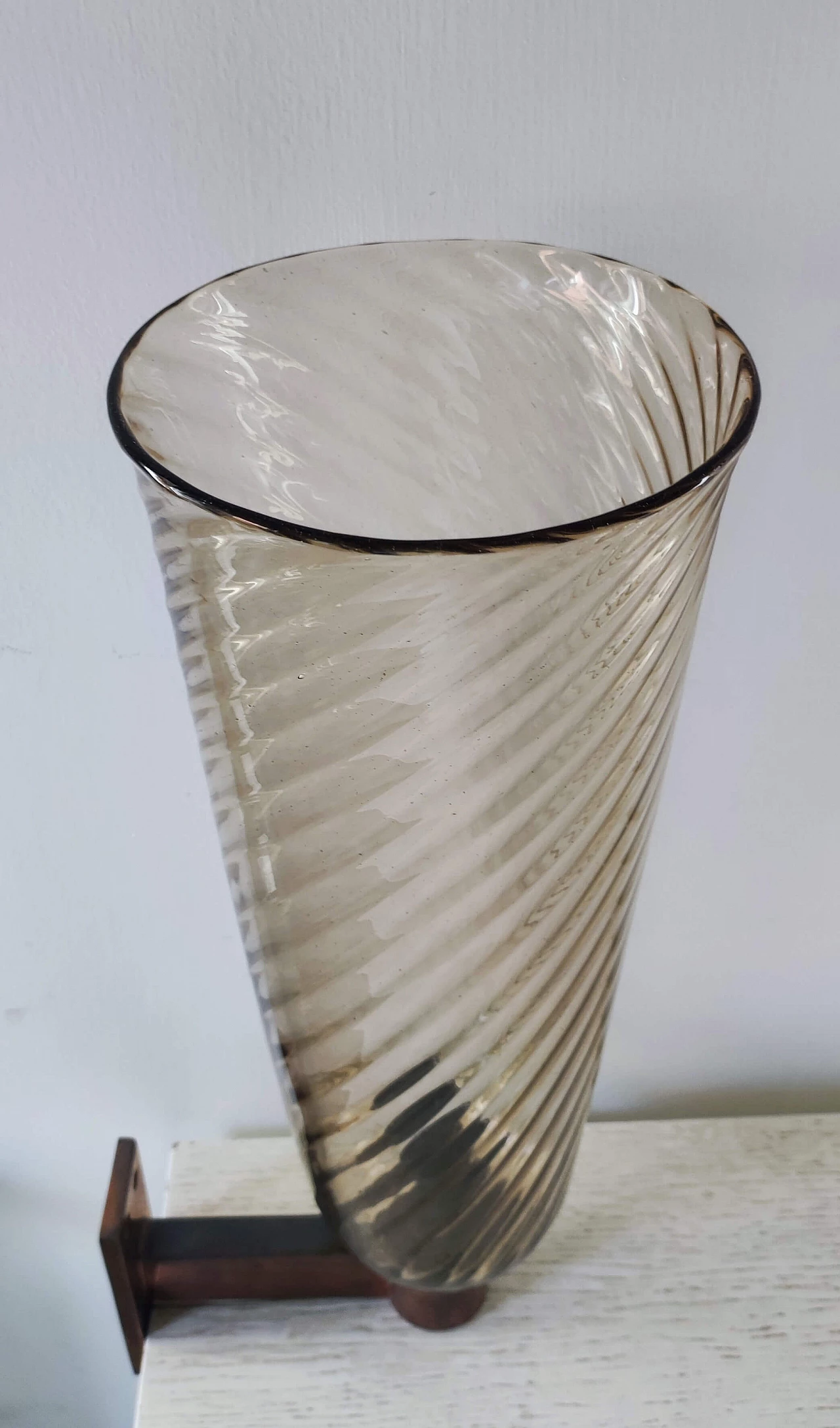 Pair of Art Deco Murano glass and brass wall sconces, 1920s 4