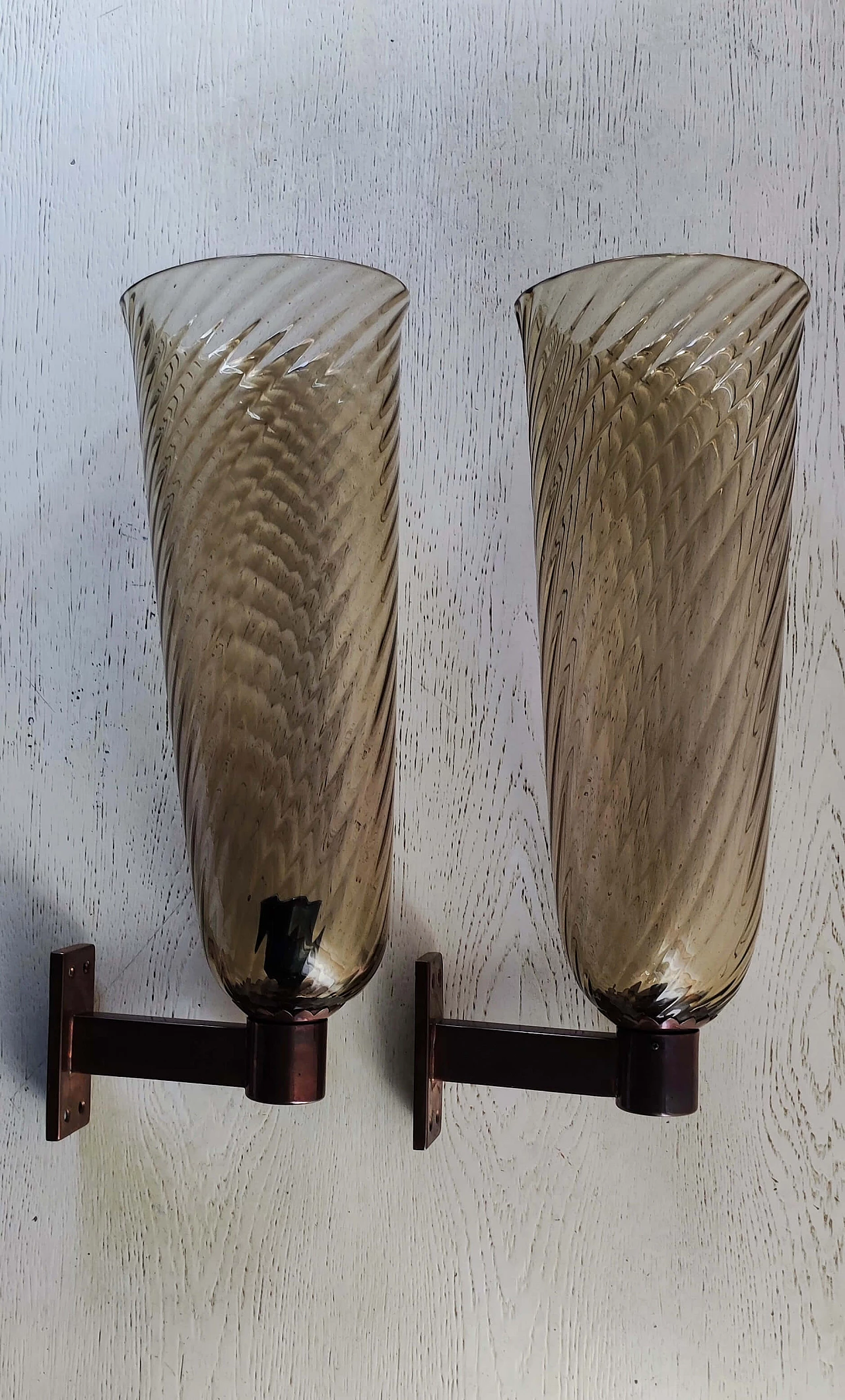 Pair of Art Deco Murano glass and brass wall sconces, 1920s 5