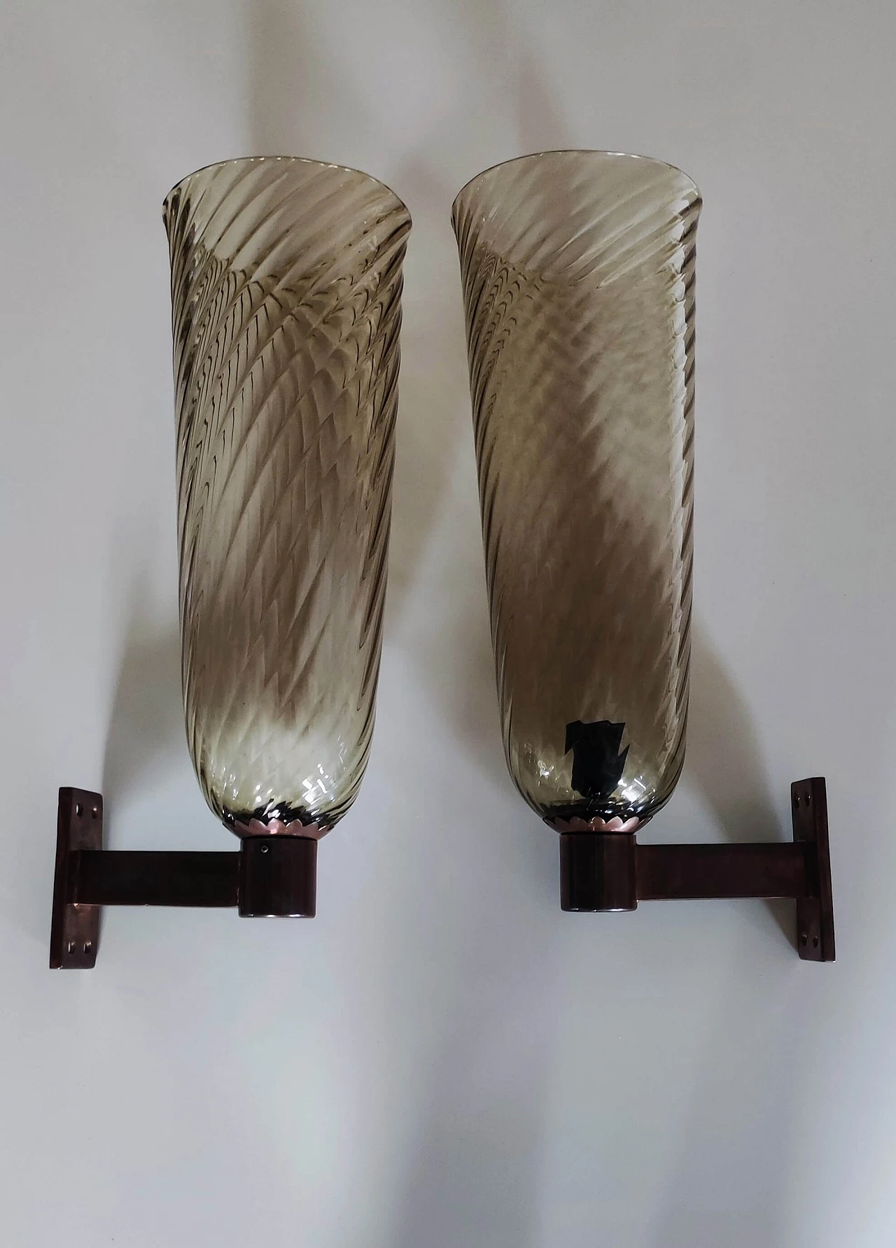 Pair of Art Deco Murano glass and brass wall sconces, 1920s 6