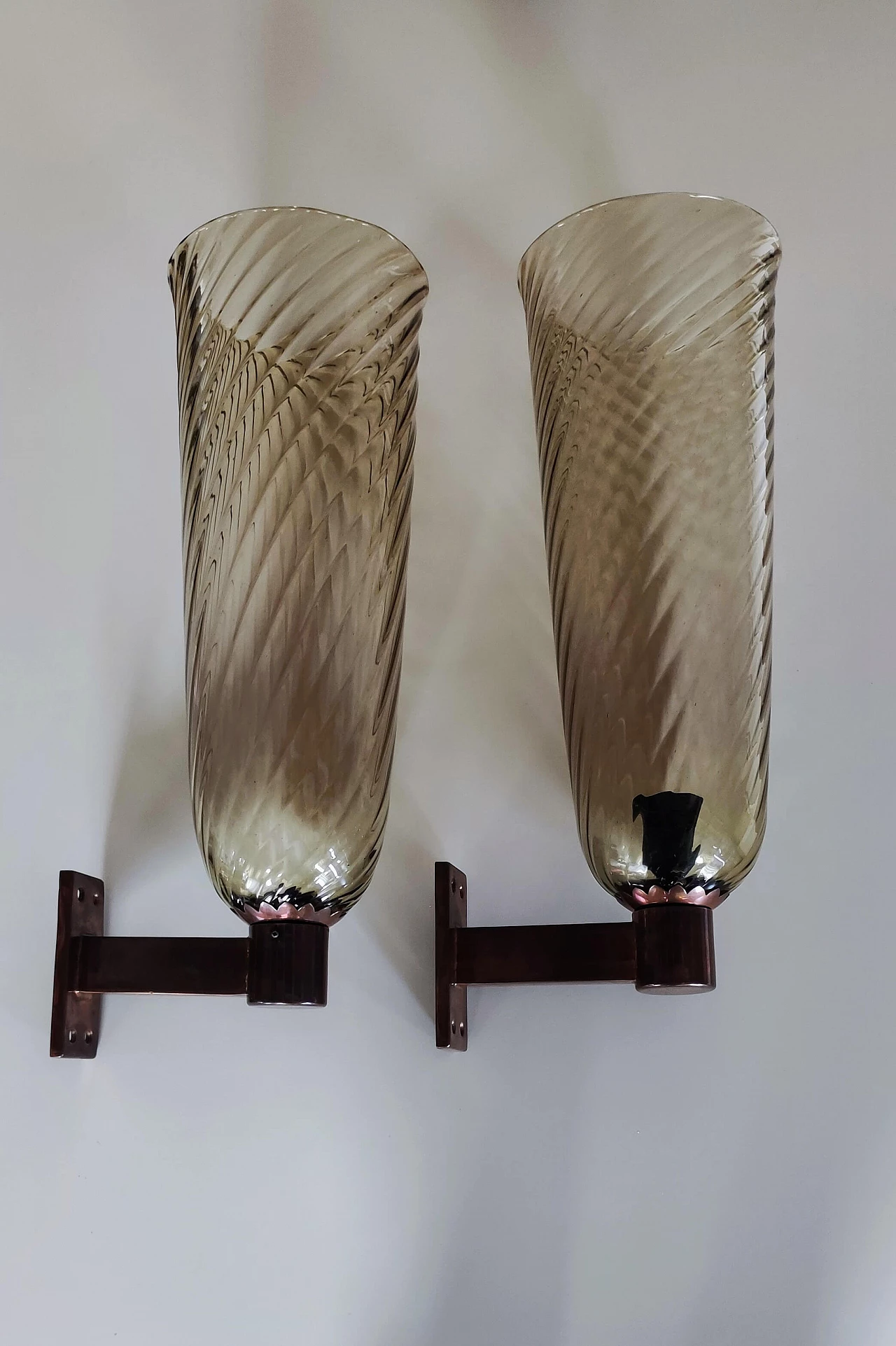 Pair of Art Deco Murano glass and brass wall sconces, 1920s 7