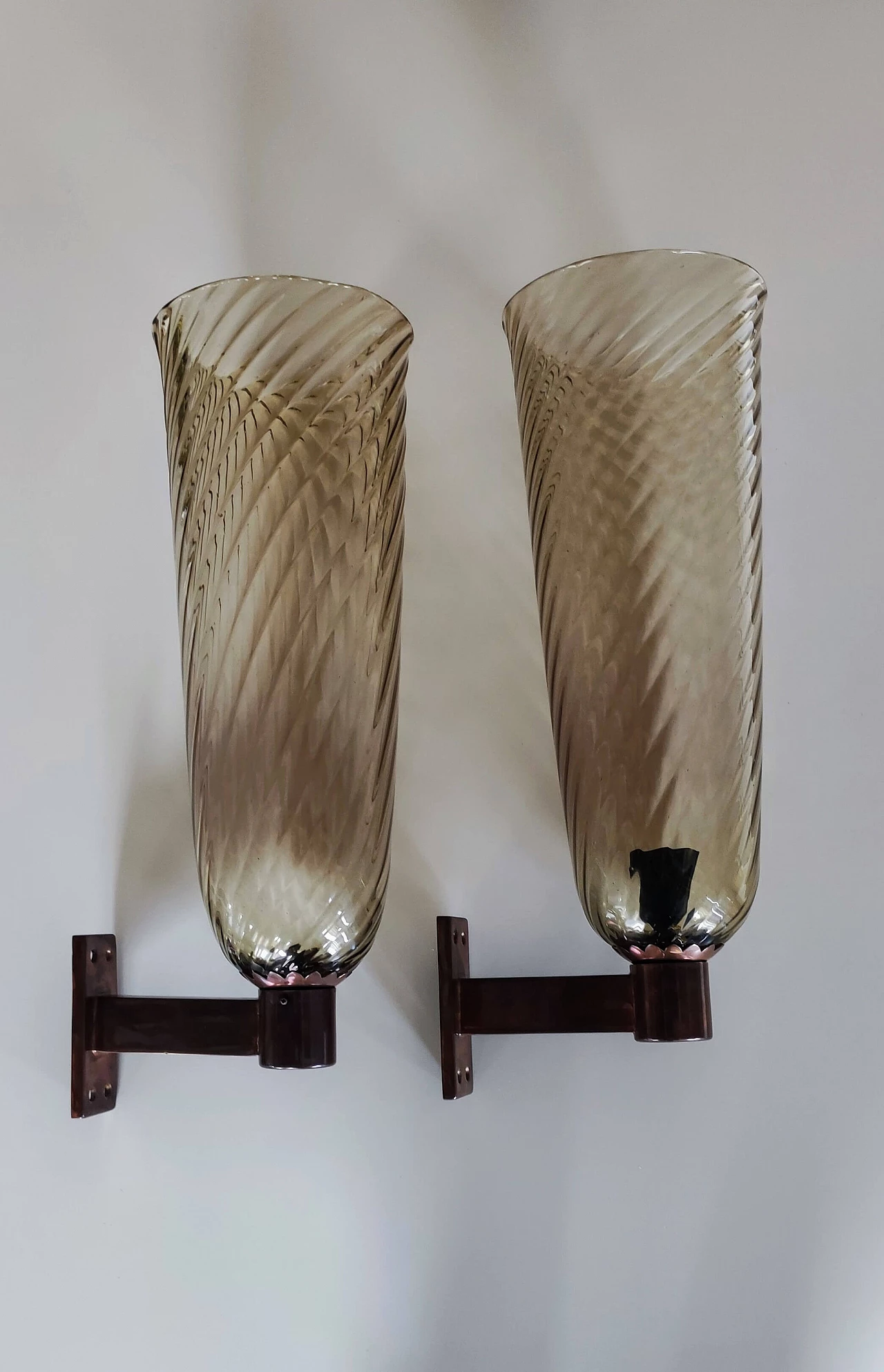 Pair of Art Deco Murano glass and brass wall sconces, 1920s 8