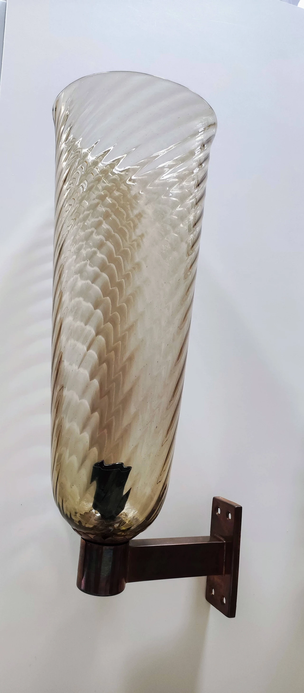 Pair of Art Deco Murano glass and brass wall sconces, 1920s 13