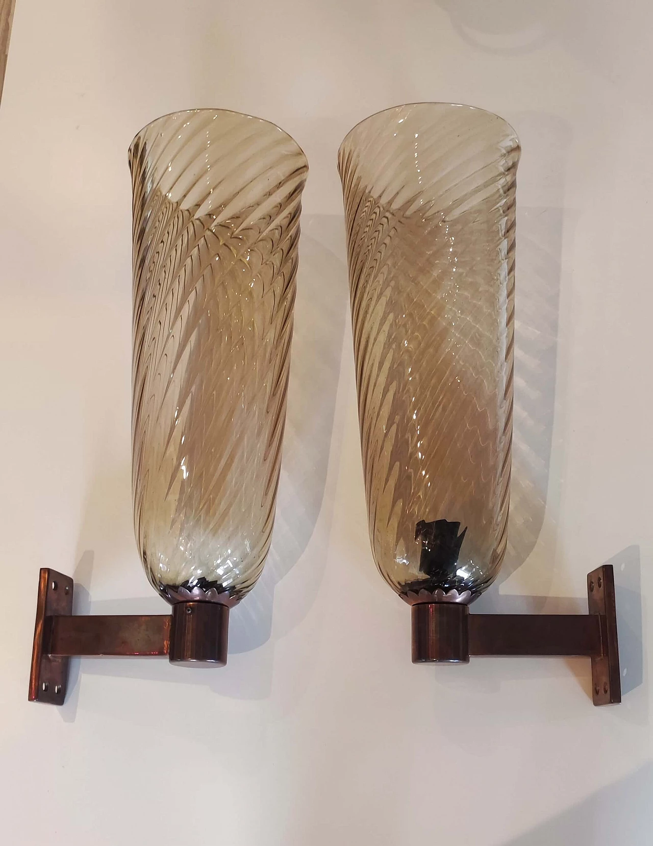Pair of Art Deco Murano glass and brass wall sconces, 1920s 18