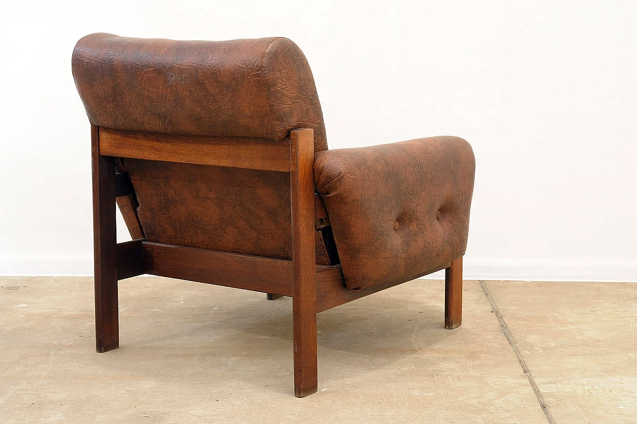 Coppia di poltrone e divano cecoslovacchi in similpelle marrone, anni '70 29