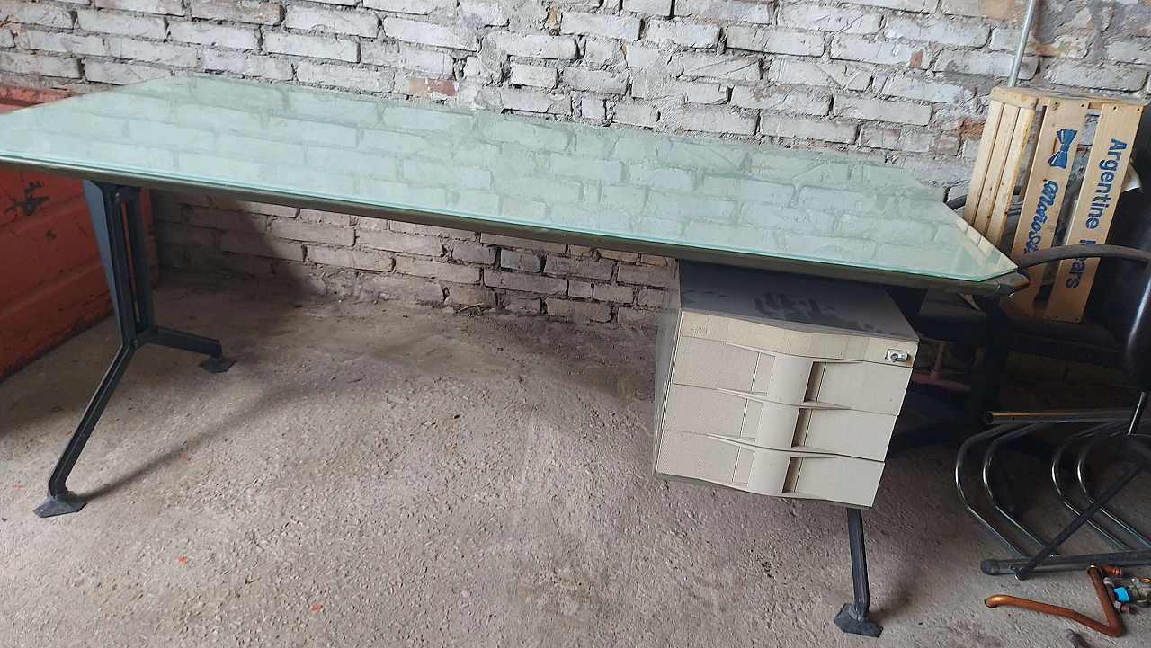 Scrivania pieghevole con tre cassetti di Olivetti, anni '70 1