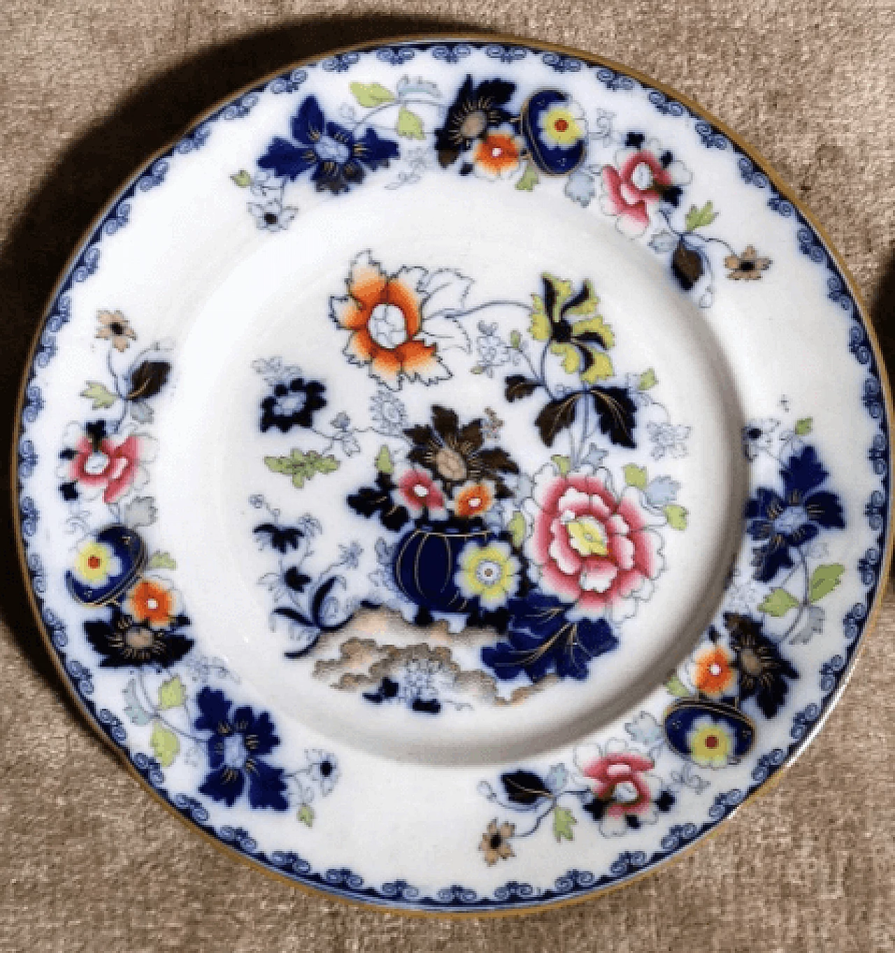 4 Victorian ceramic plates with Royal Arms mark, mid-19th century 6