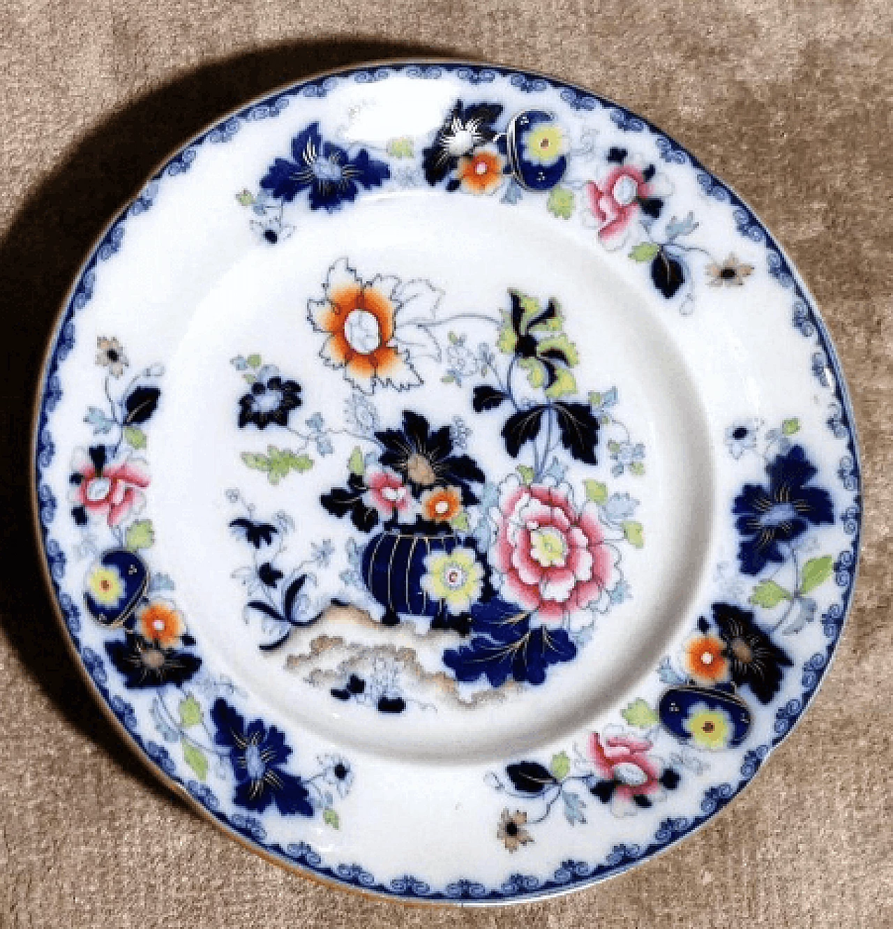 4 Victorian ceramic plates with Royal Arms mark, mid-19th century 7