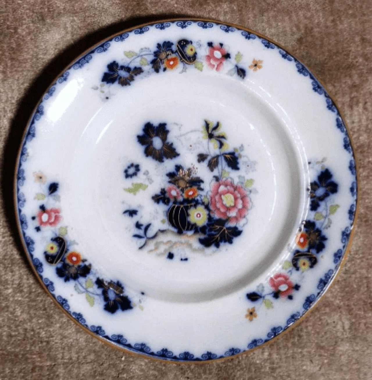 4 Victorian ceramic plates with Royal Arms mark, mid-19th century 11