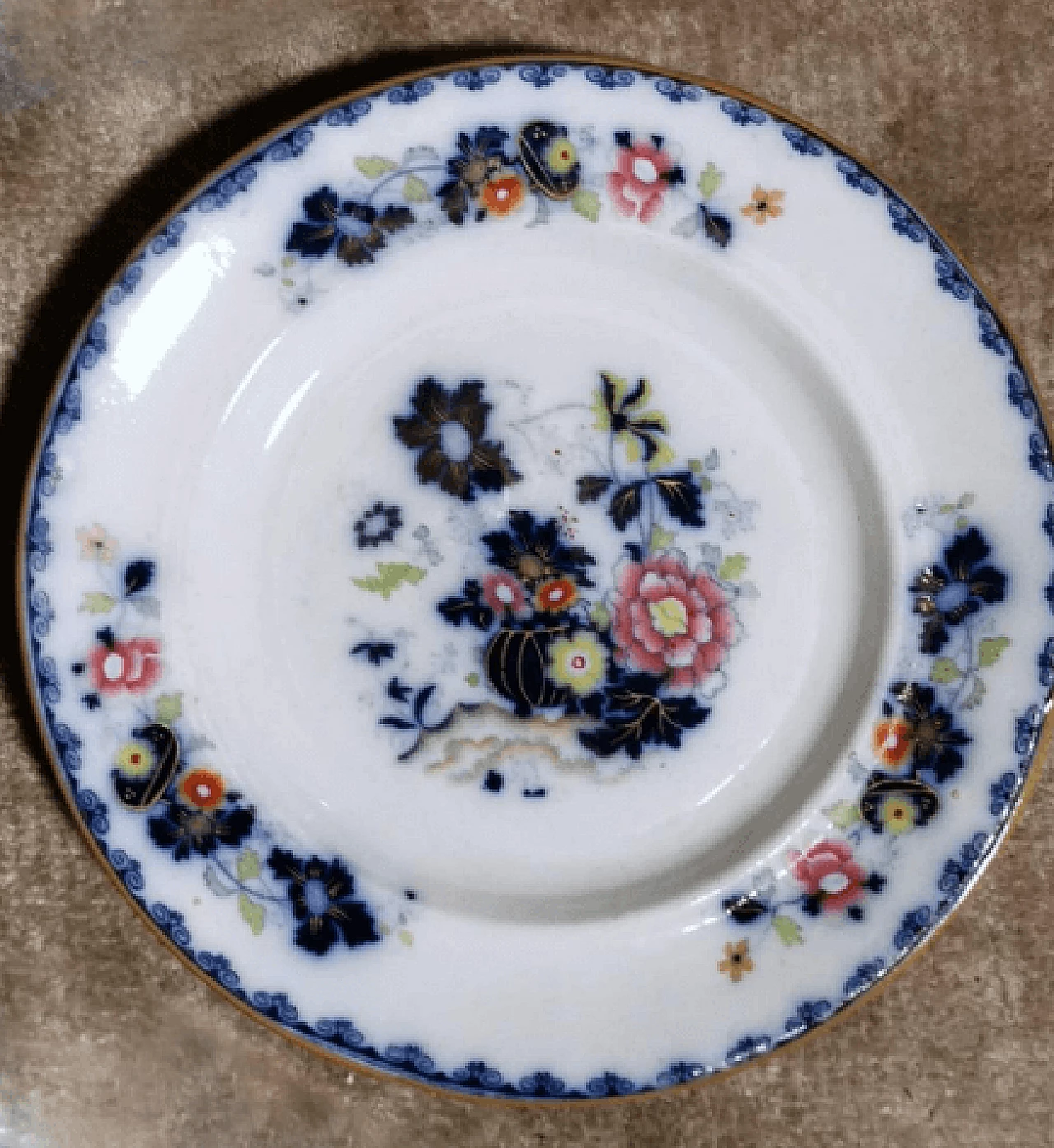 4 Victorian ceramic plates with Royal Arms mark, mid-19th century 12