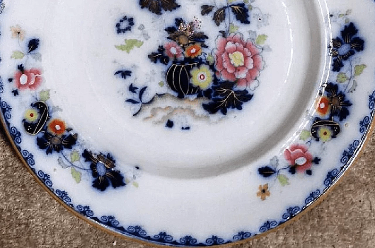 4 Victorian ceramic plates with Royal Arms mark, mid-19th century 14