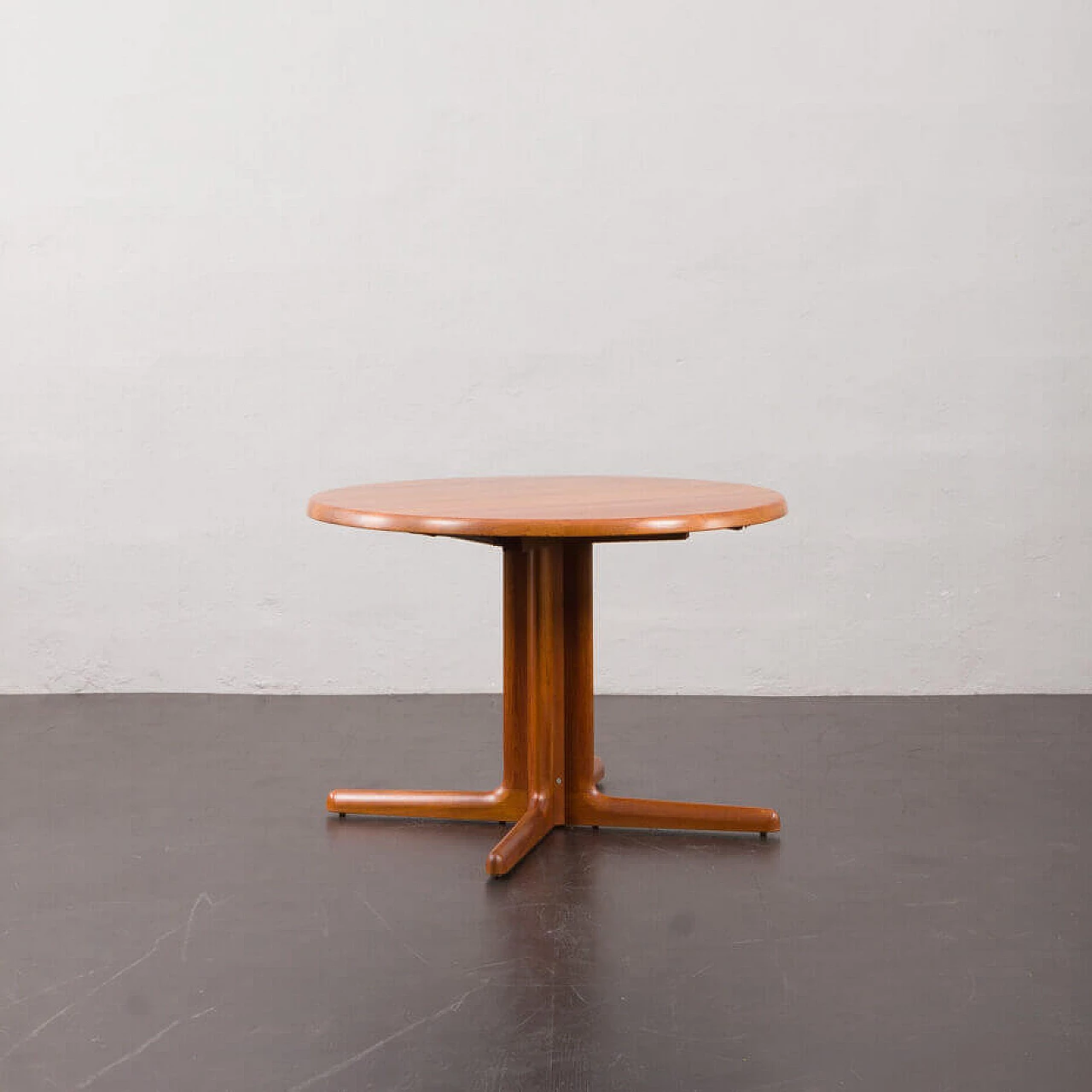 Extendable round table with solid teak base, 1960s 4