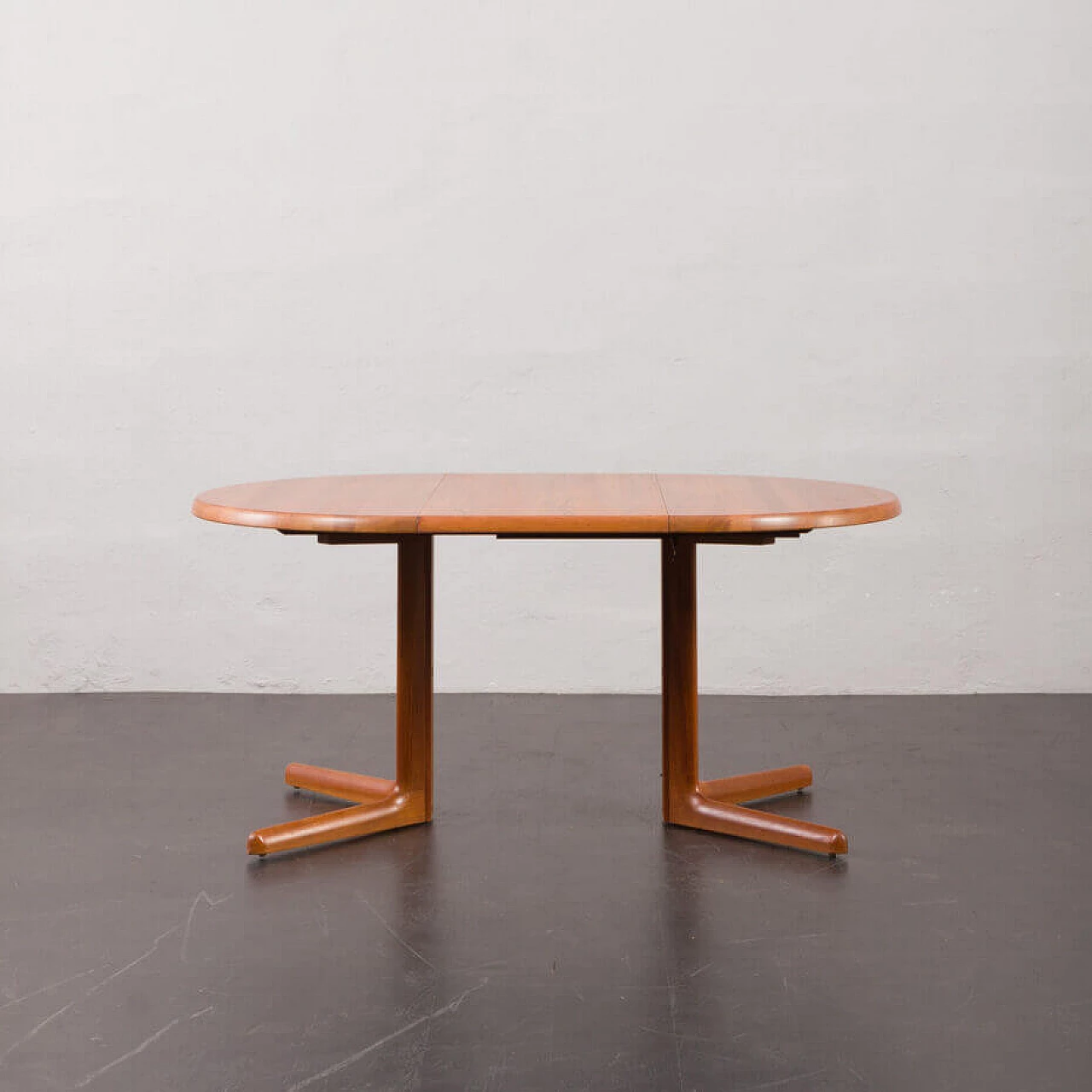Extendable round table with solid teak base, 1960s 6