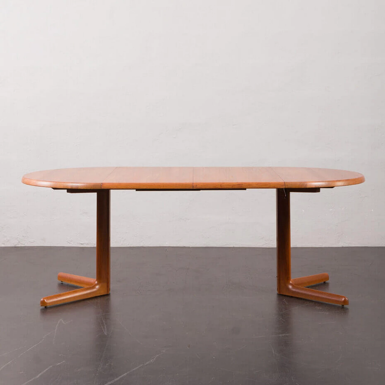 Extendable round table with solid teak base, 1960s 8