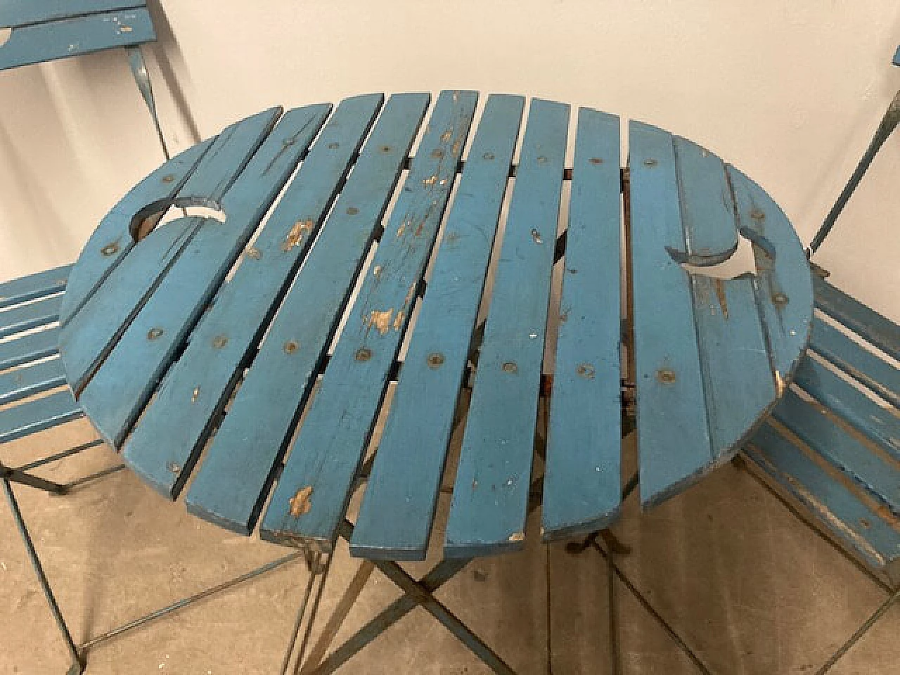 Light blue lacquered garden folding side table and pair of chairs, 1950s 2