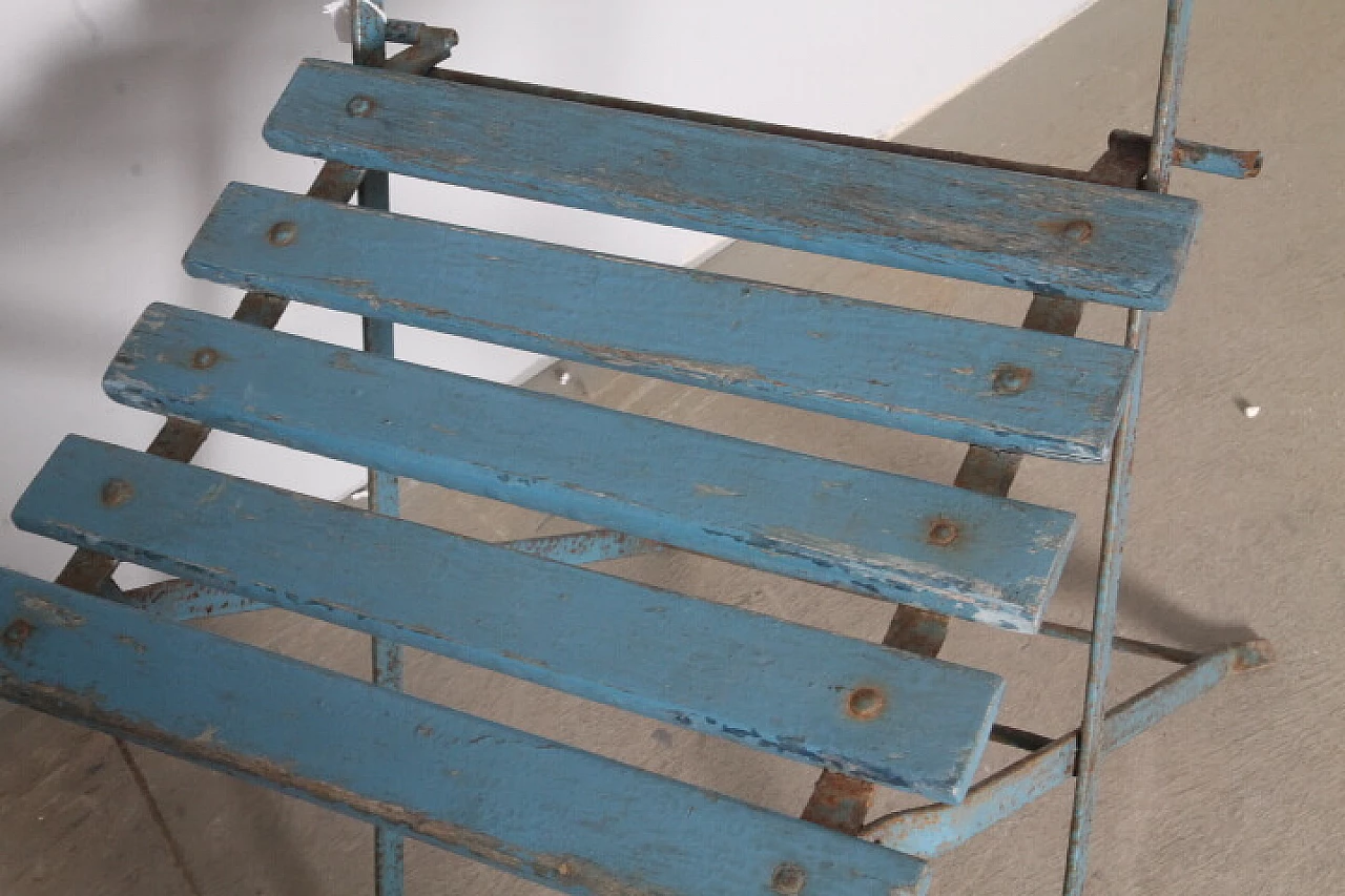 Tavolino e coppia di sedie pieghevoli da giardino laccati azzurro, anni '50 7