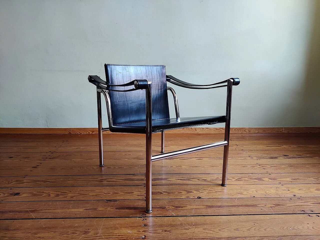 LC1 leather armchair with chrome frame by Le Corbusier 5