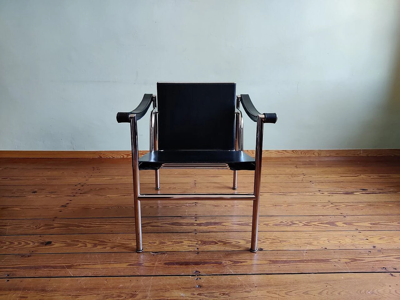 LC1 leather armchair with chrome frame by Le Corbusier 8