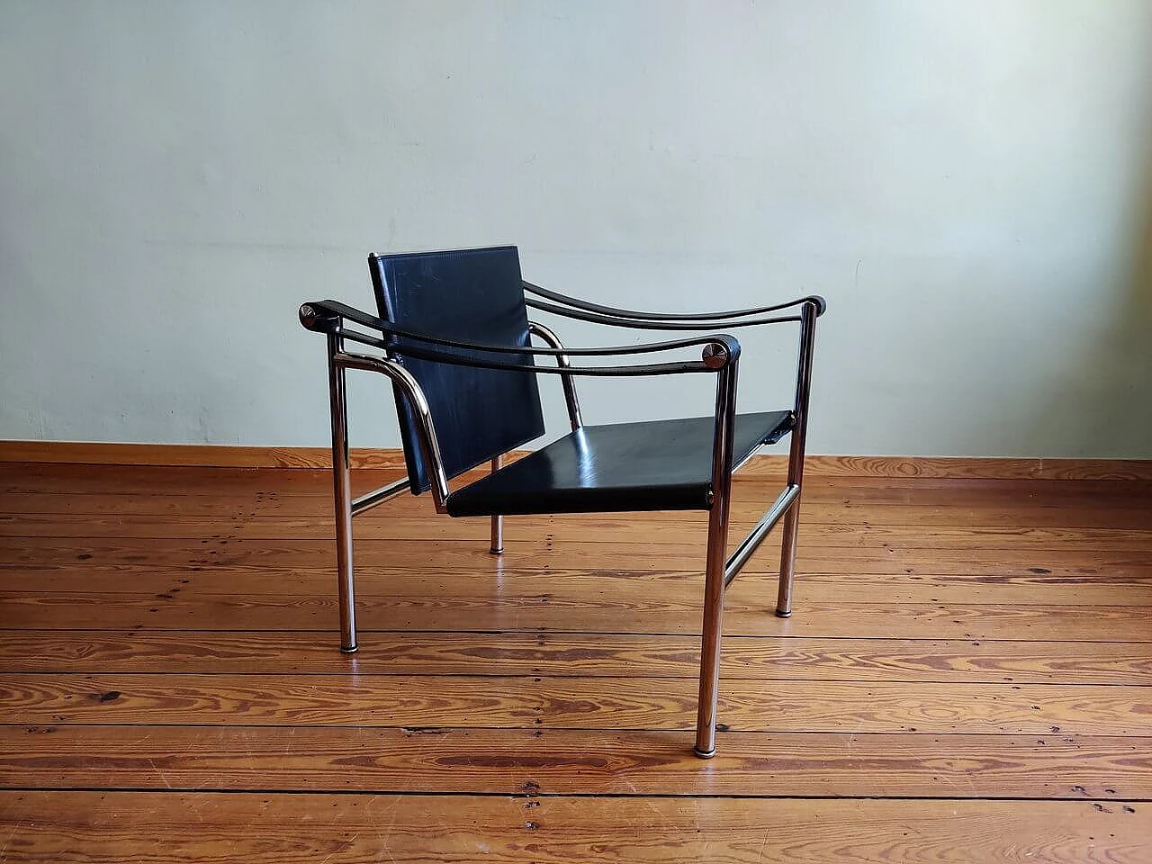 LC1 leather armchair with chrome frame by Le Corbusier 9