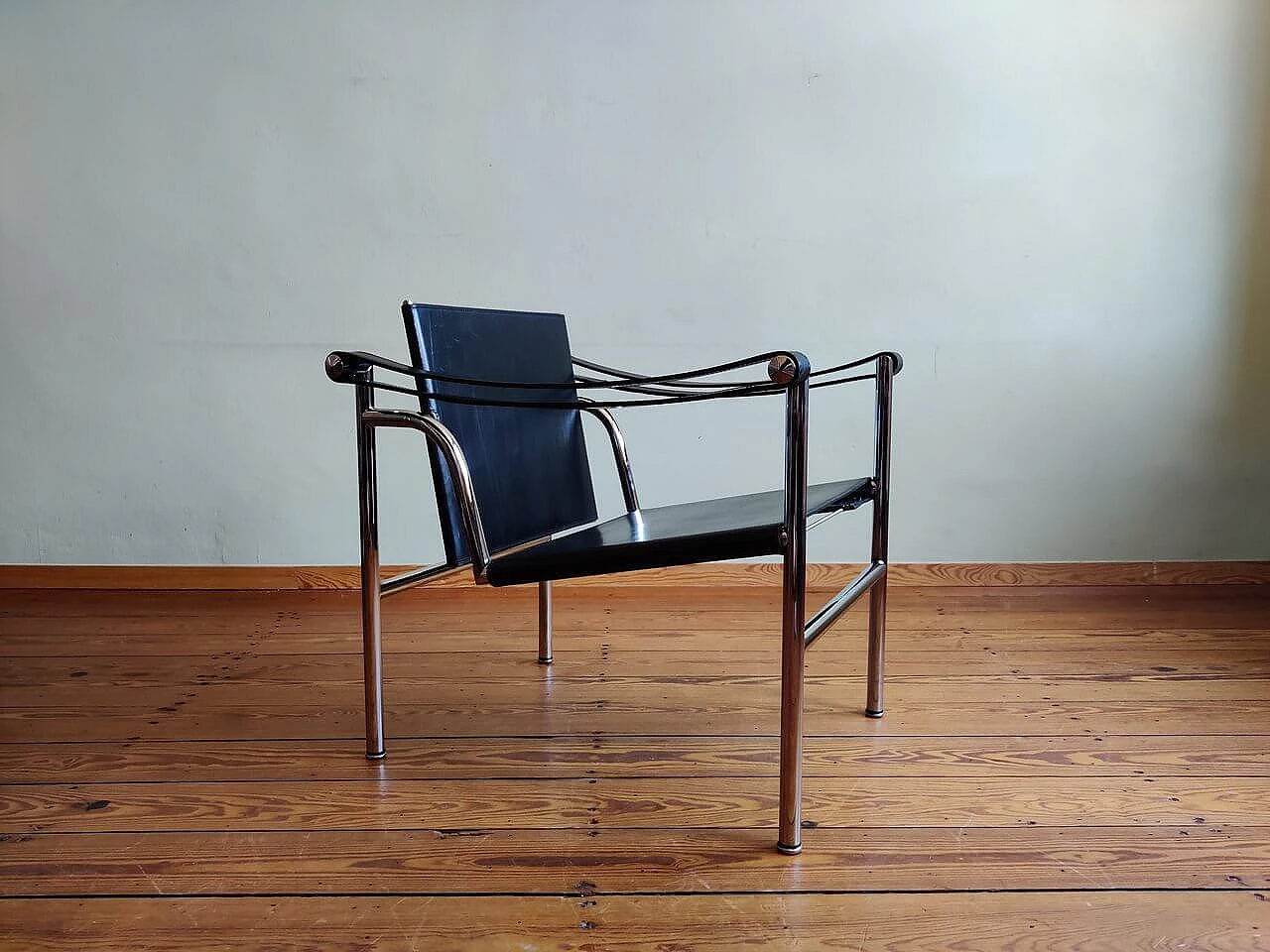 LC1 leather armchair with chrome frame by Le Corbusier 10