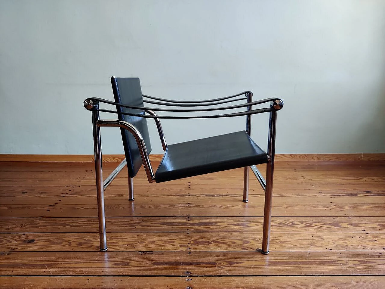 LC1 leather armchair with chrome frame by Le Corbusier 12