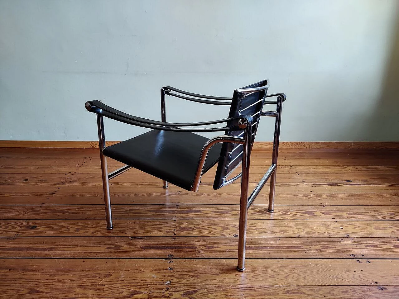 LC1 leather armchair with chrome frame by Le Corbusier 13
