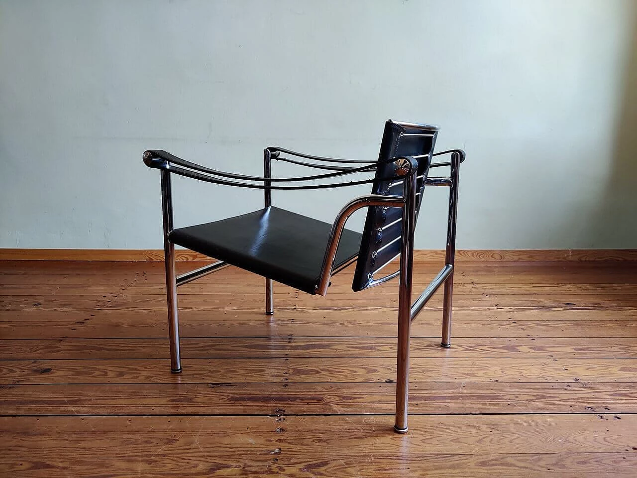 LC1 leather armchair with chrome frame by Le Corbusier 14