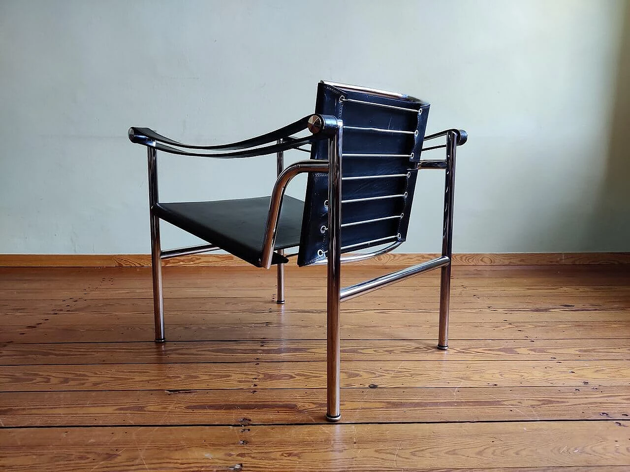 LC1 leather armchair with chrome frame by Le Corbusier 15