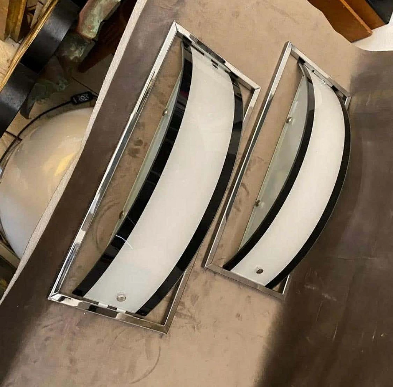 Coppia di lampade da parete rettangolari in vetro e metallo cromato, anni '80 3