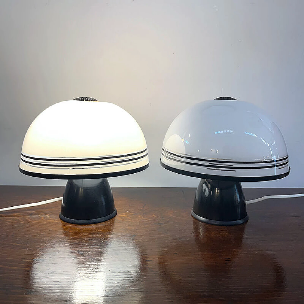 Coppia di lampade da tavolo in metallo e plexiglass, anni '70 13