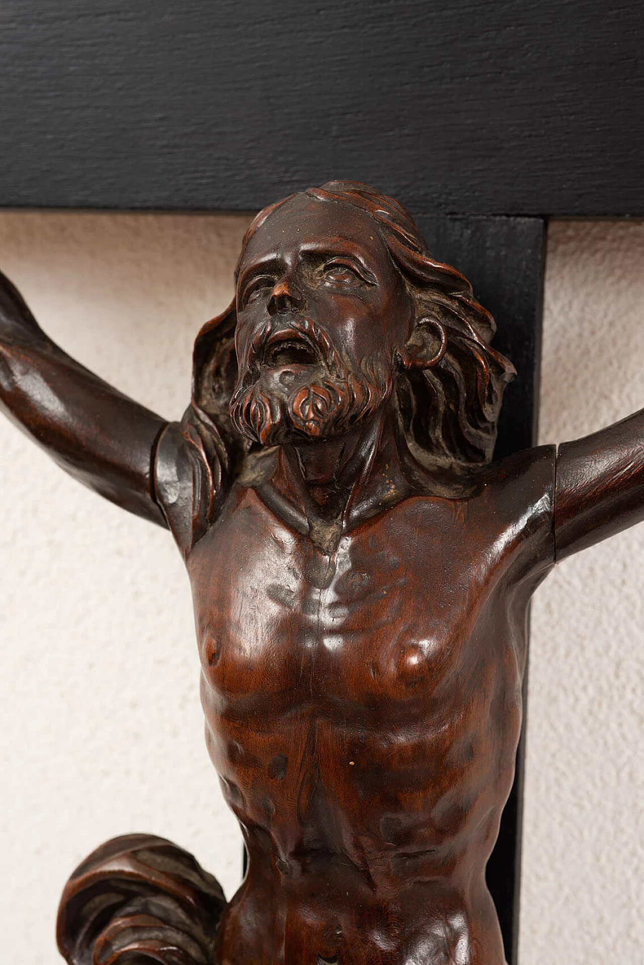 Neapolitan carved lime wood crucifix, first half of the 18th century 3
