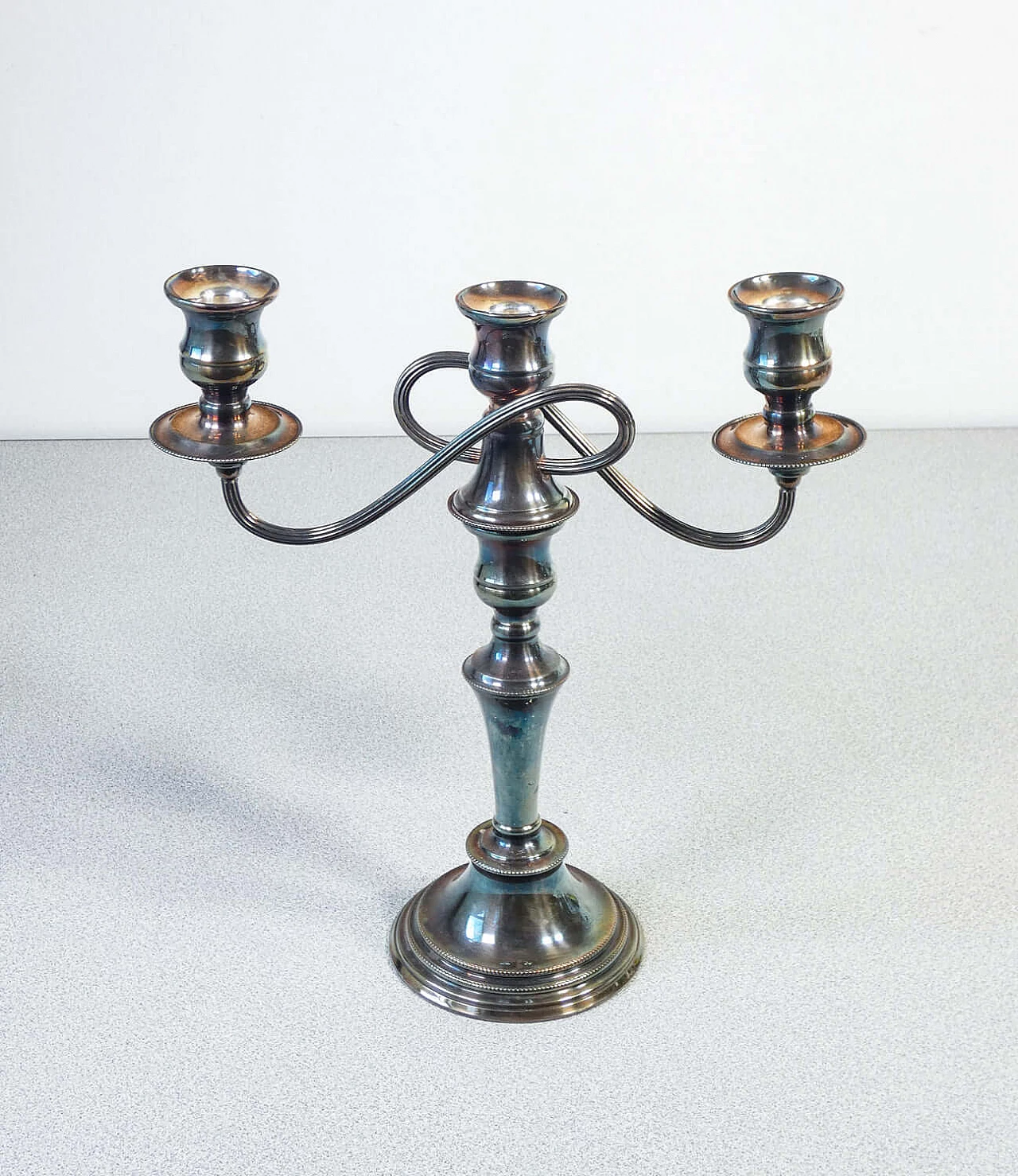 Pair of Old Sheffield three-light candelabra in silver plate, early 20th century 2