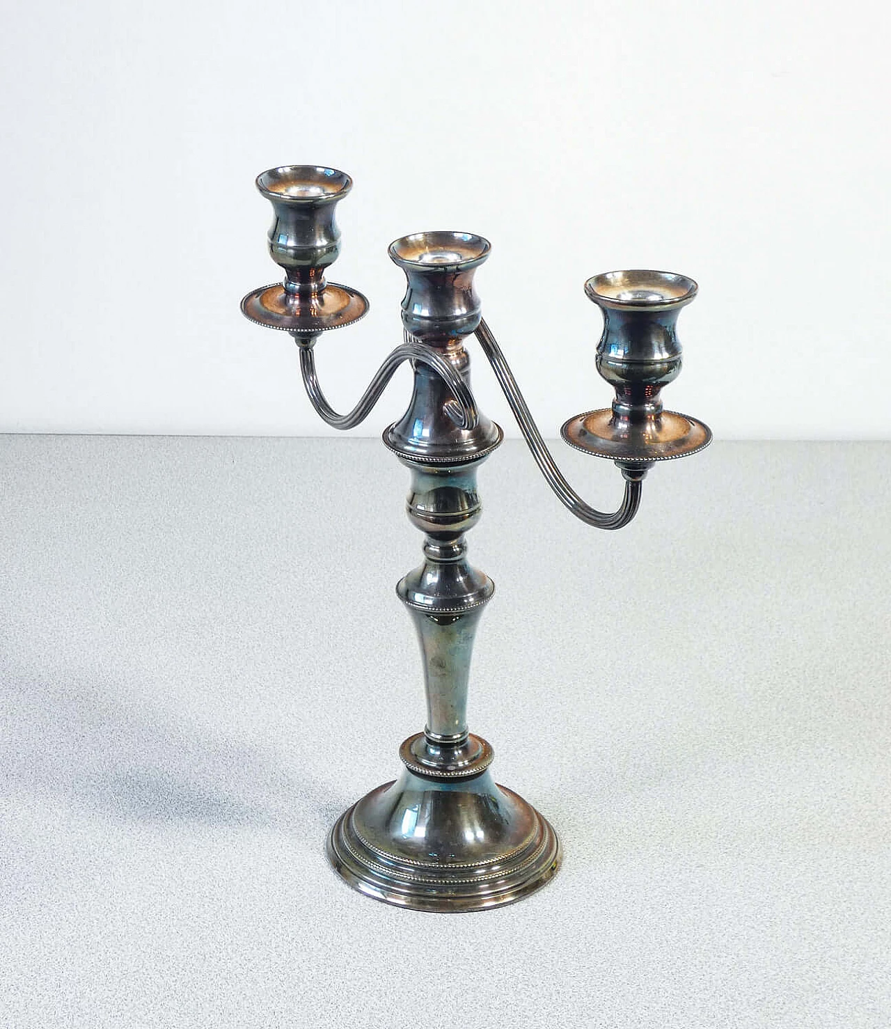 Pair of Old Sheffield three-light candelabra in silver plate, early 20th century 3