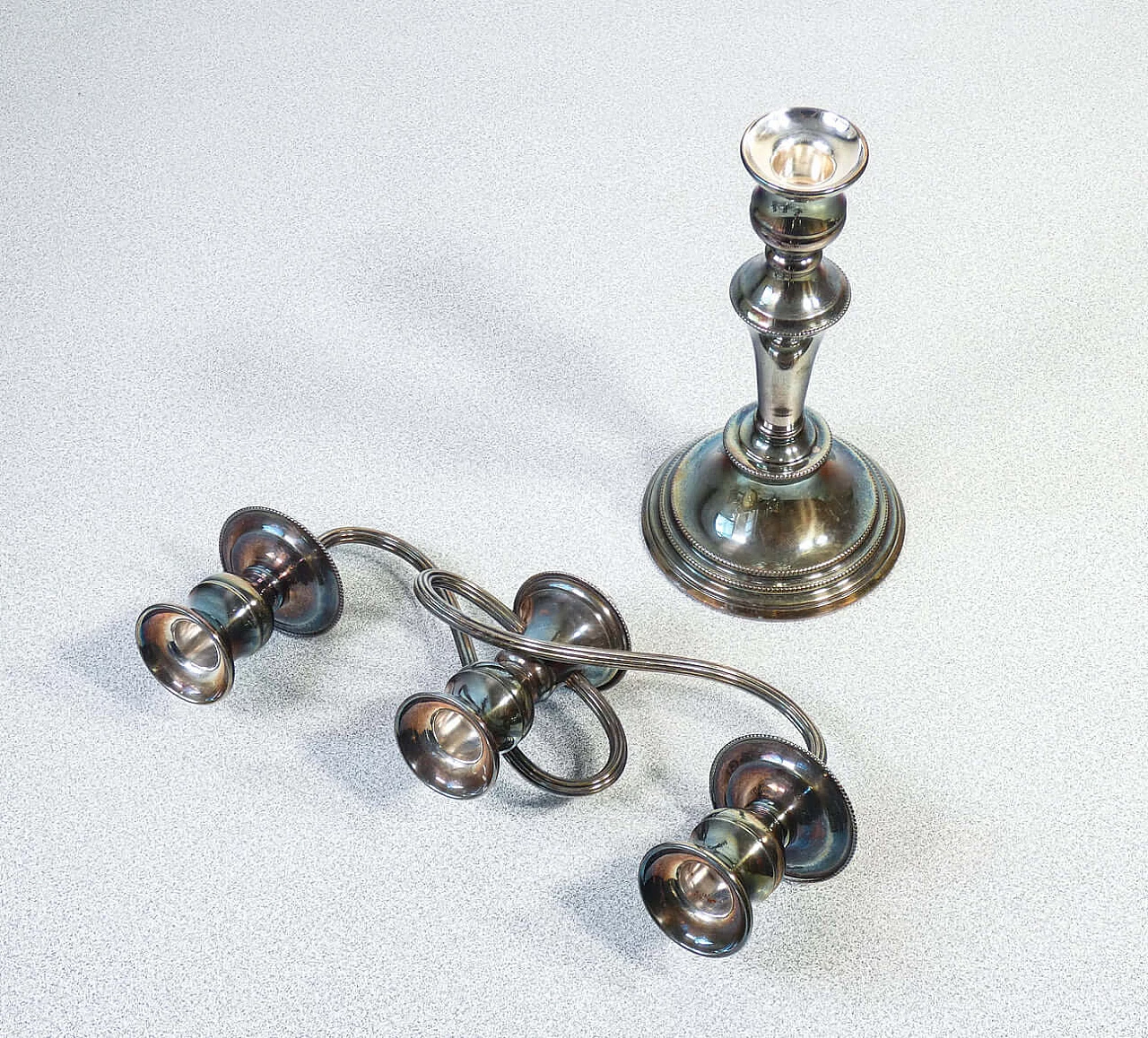 Pair of Old Sheffield three-light candelabra in silver plate, early 20th century 6
