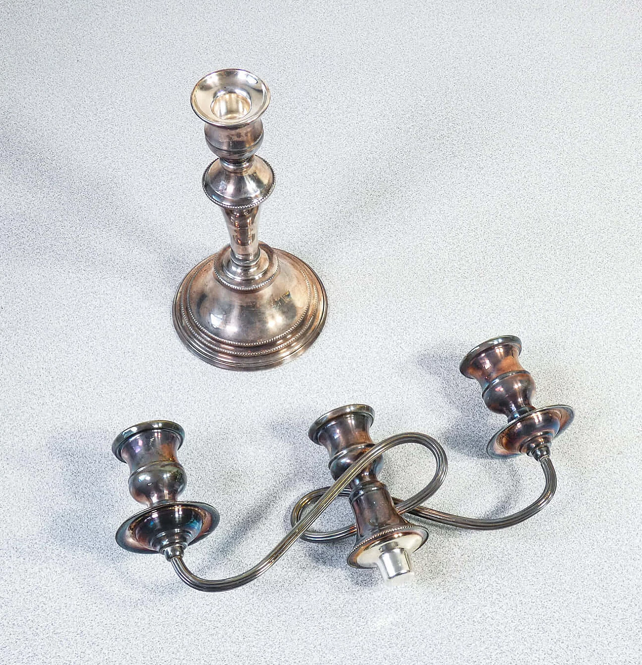 Pair of Old Sheffield three-light candelabra in silver plate, early 20th century 10