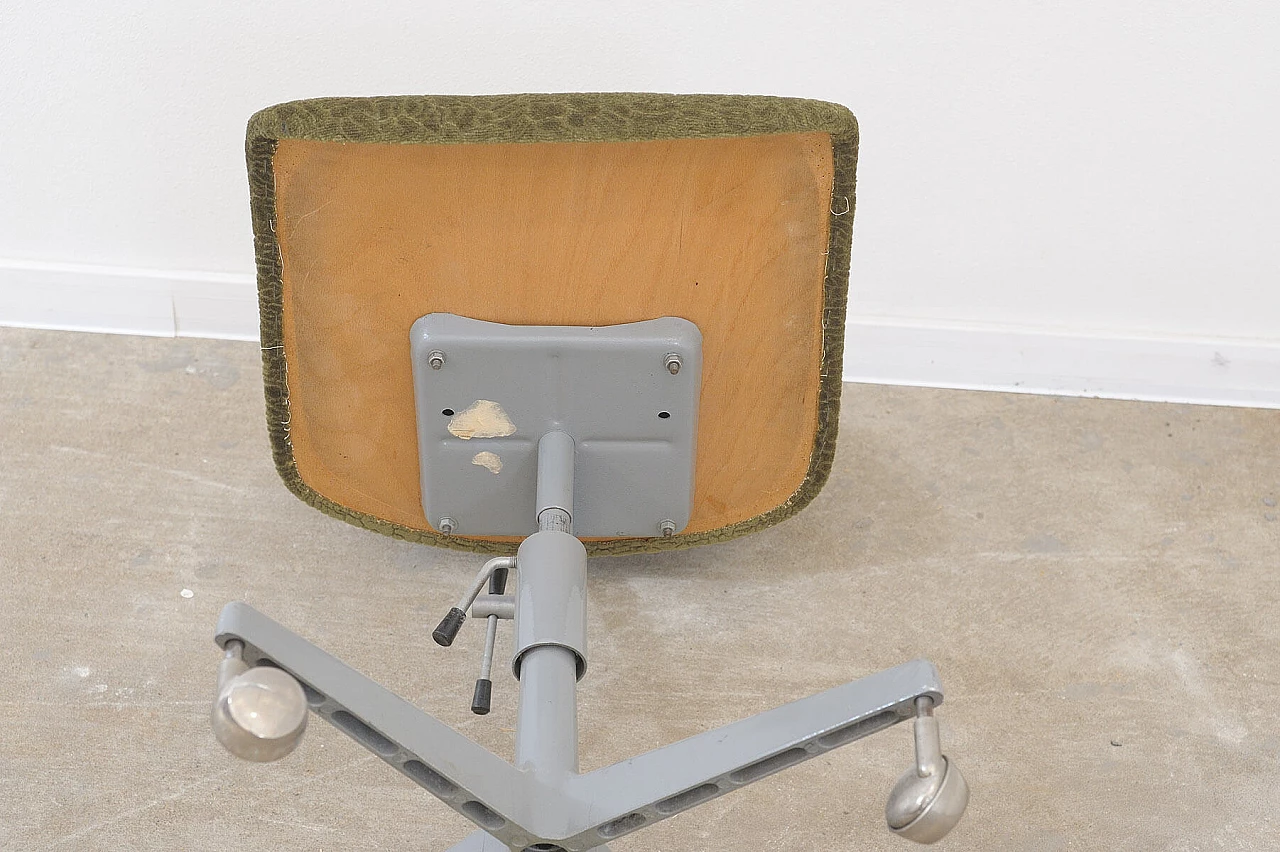 Plastic, fabric and iron swivel chair by Kovona, 1950s 22