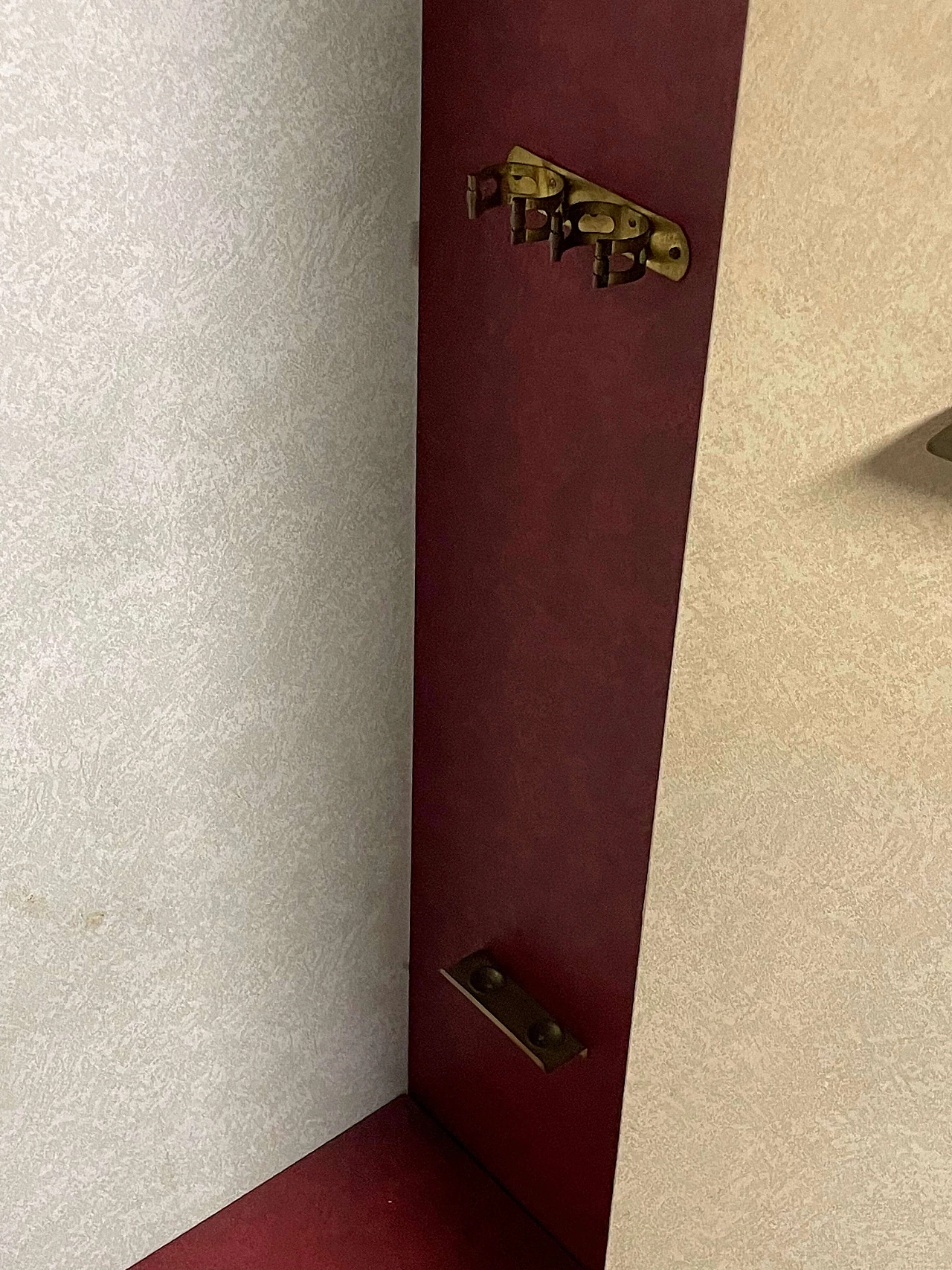 Guardaroba da ingresso in legno rivestito in skai, anni '50 10