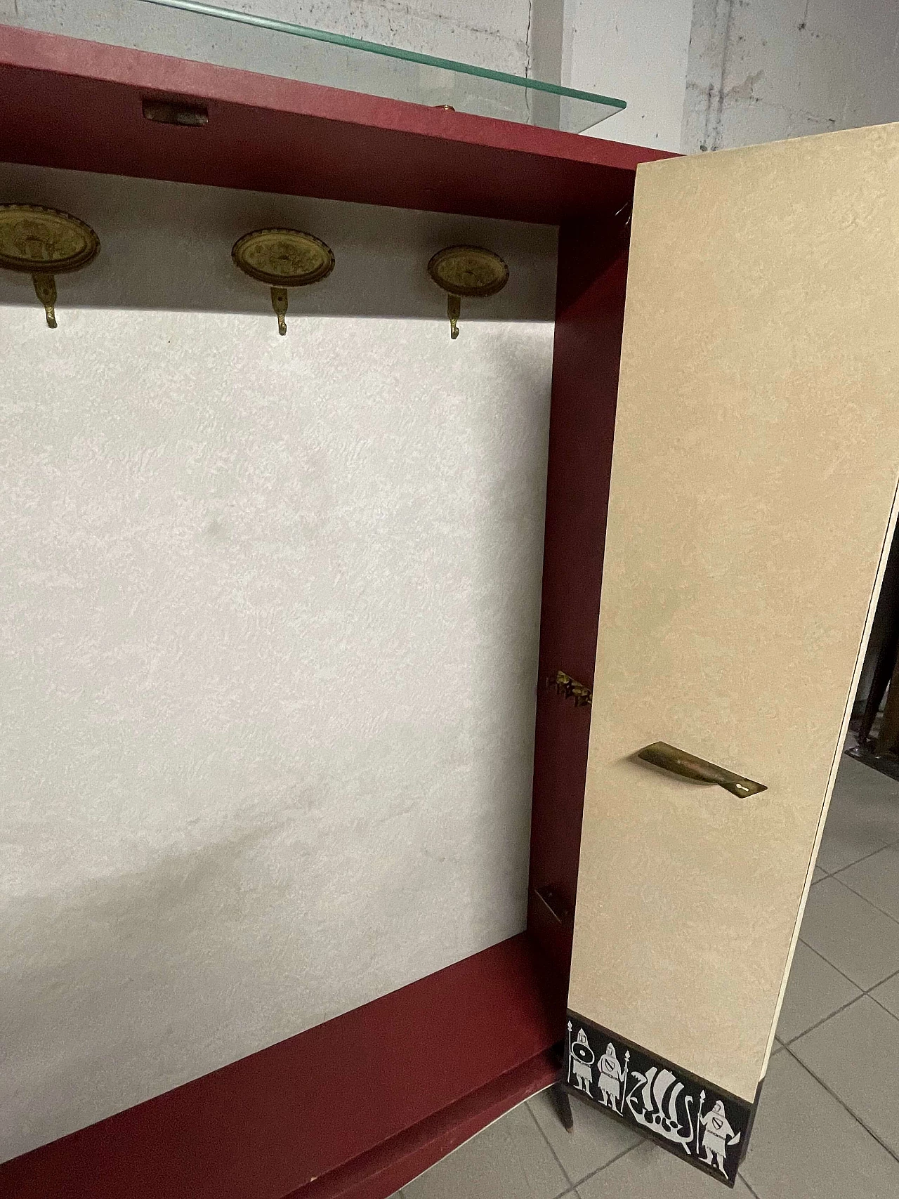 Guardaroba da ingresso in legno rivestito in skai, anni '50 11