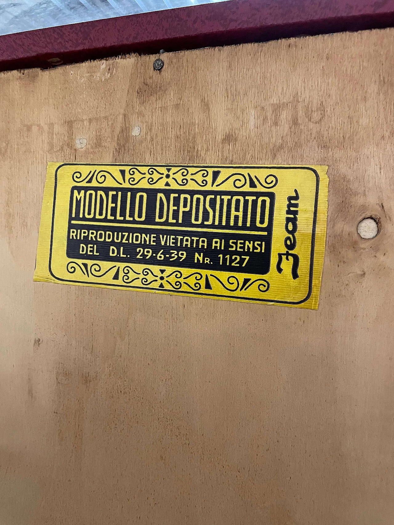 Guardaroba da ingresso in legno rivestito in skai, anni '50 16