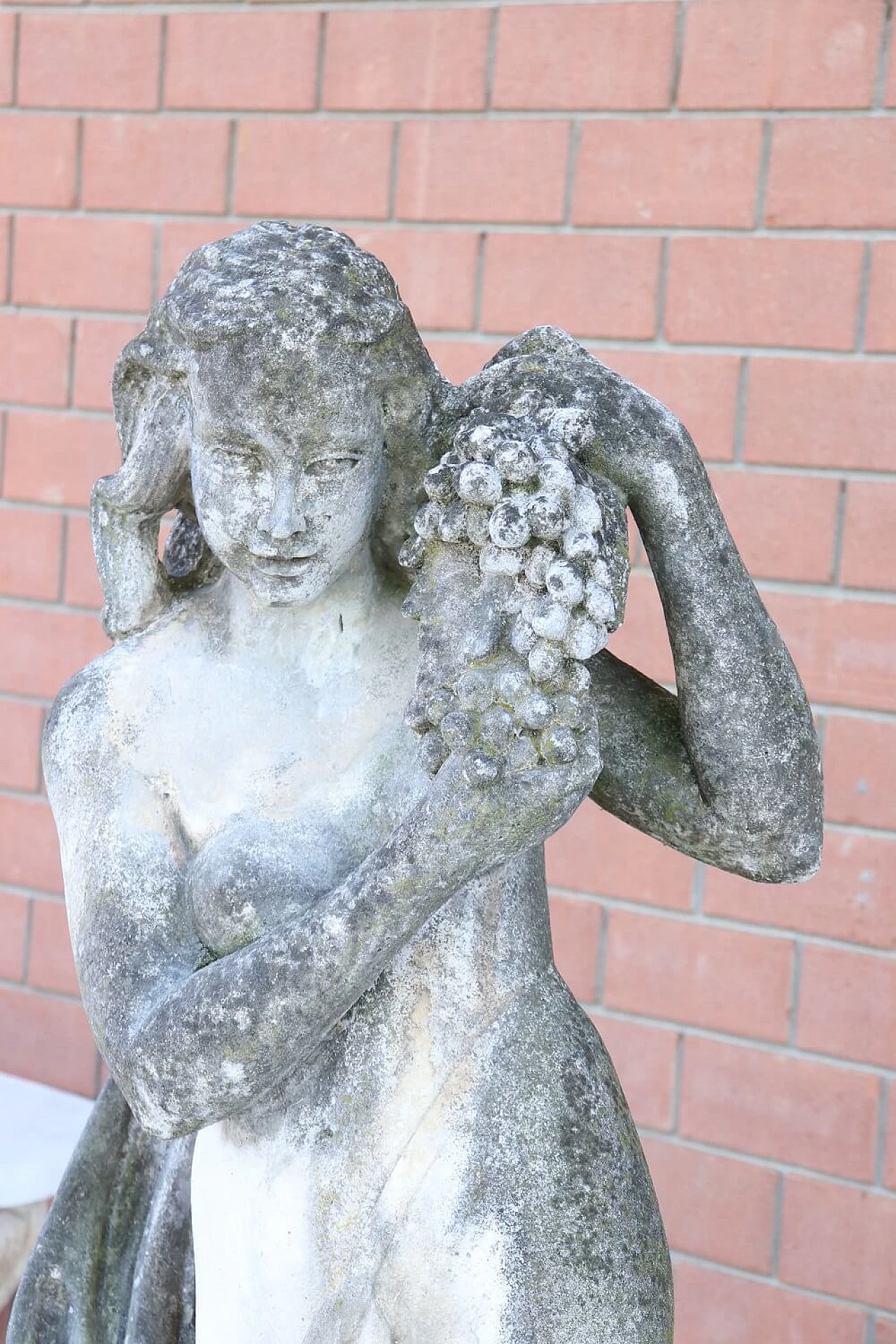 L'autunno, statua da giardino in pietra e polvere di marmo, anni '20 2