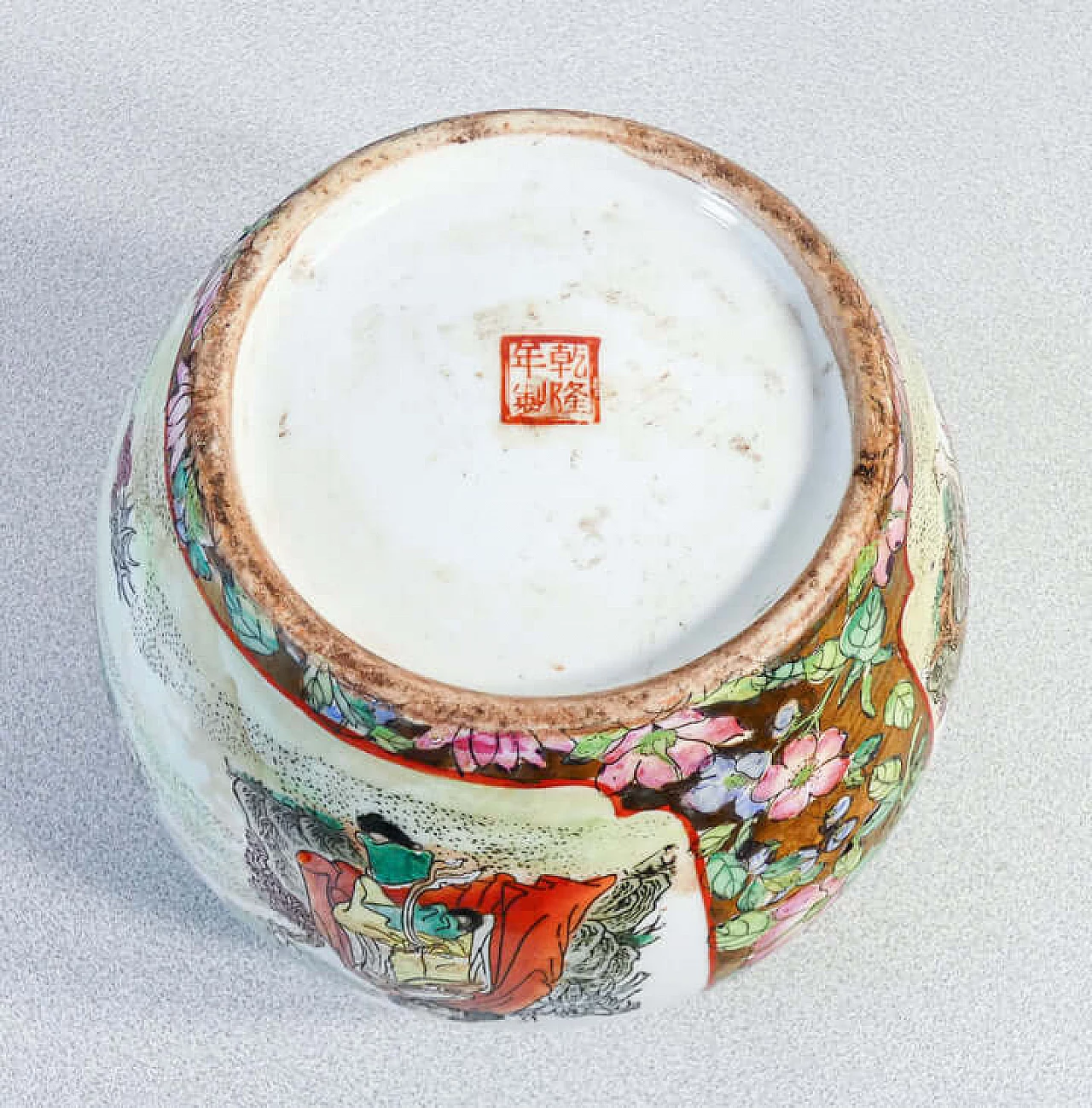 Vaso cinese Qianlong Nian Zhi in ceramica e smalti policromi 7