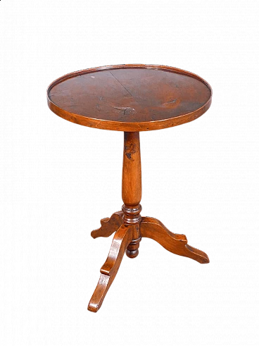 Gueridon with round solid walnut top, 19th century