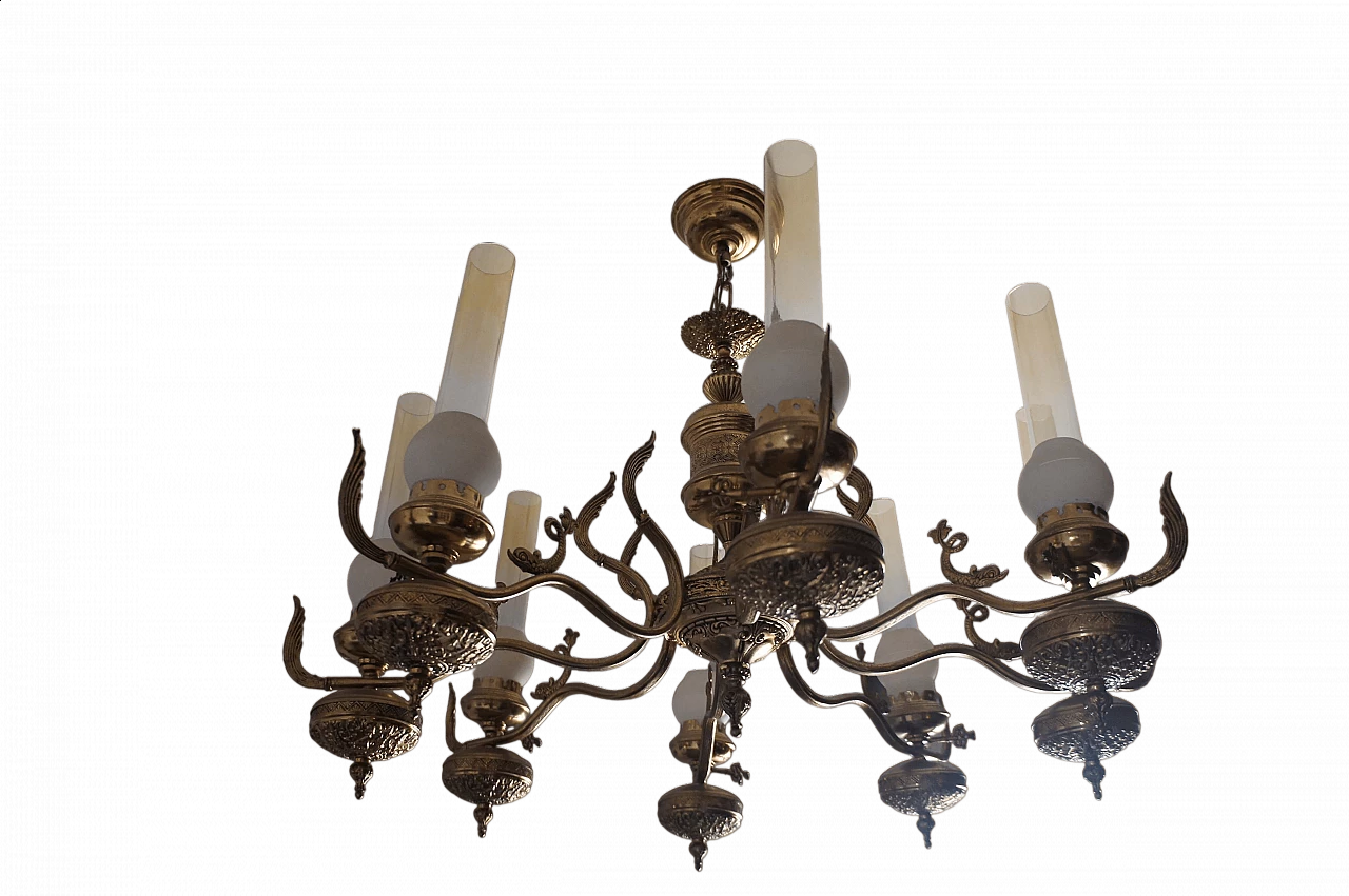 Lampadario a otto luci in ottone decorato 8