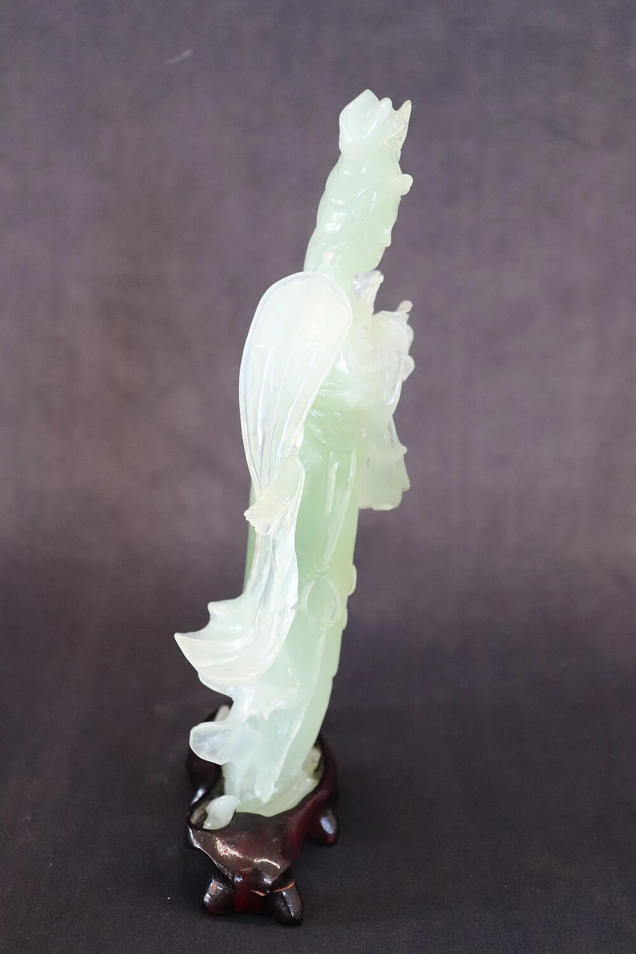 Chinese carved jade geisha sculpture with wood base 7