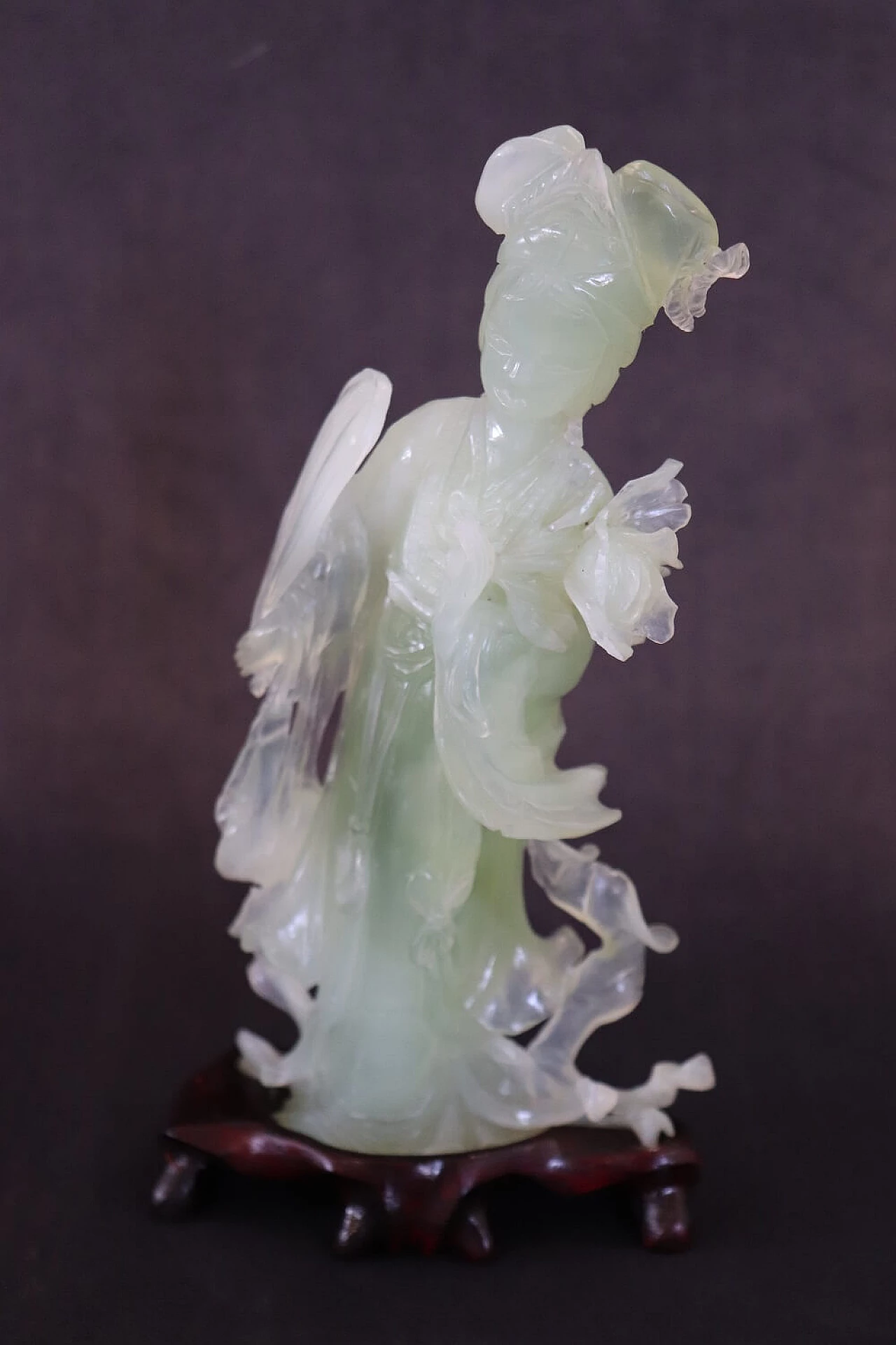 Chinese carved jade geisha sculpture with wood base 9