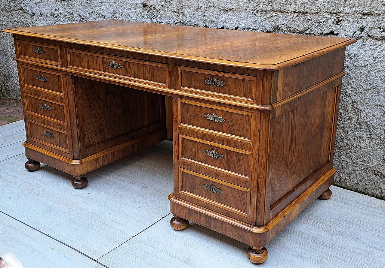 Walnut desk with drawers, 19th century 1